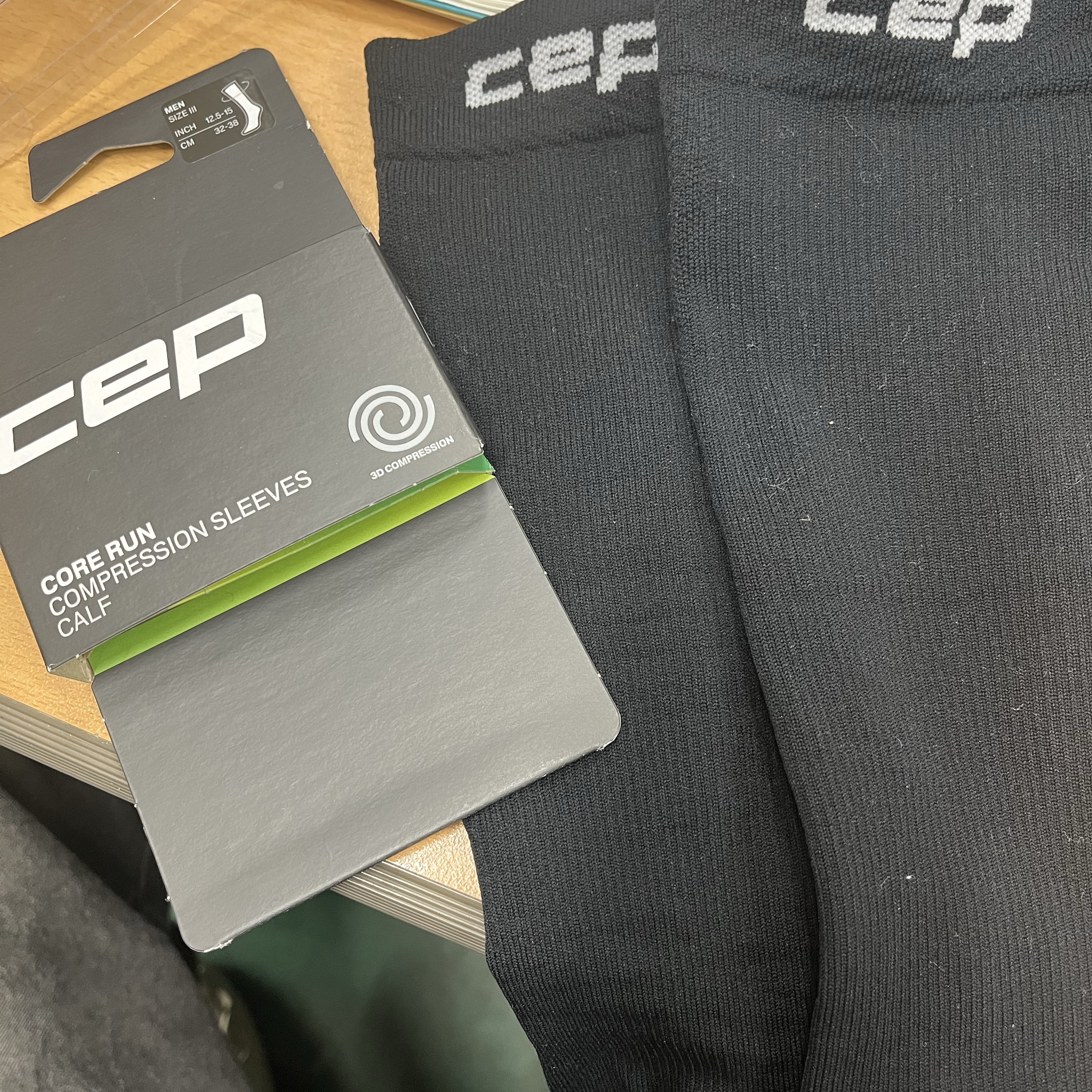 CEP Core Run Calf Sleeve V5 Black 착용 스타일 - 1