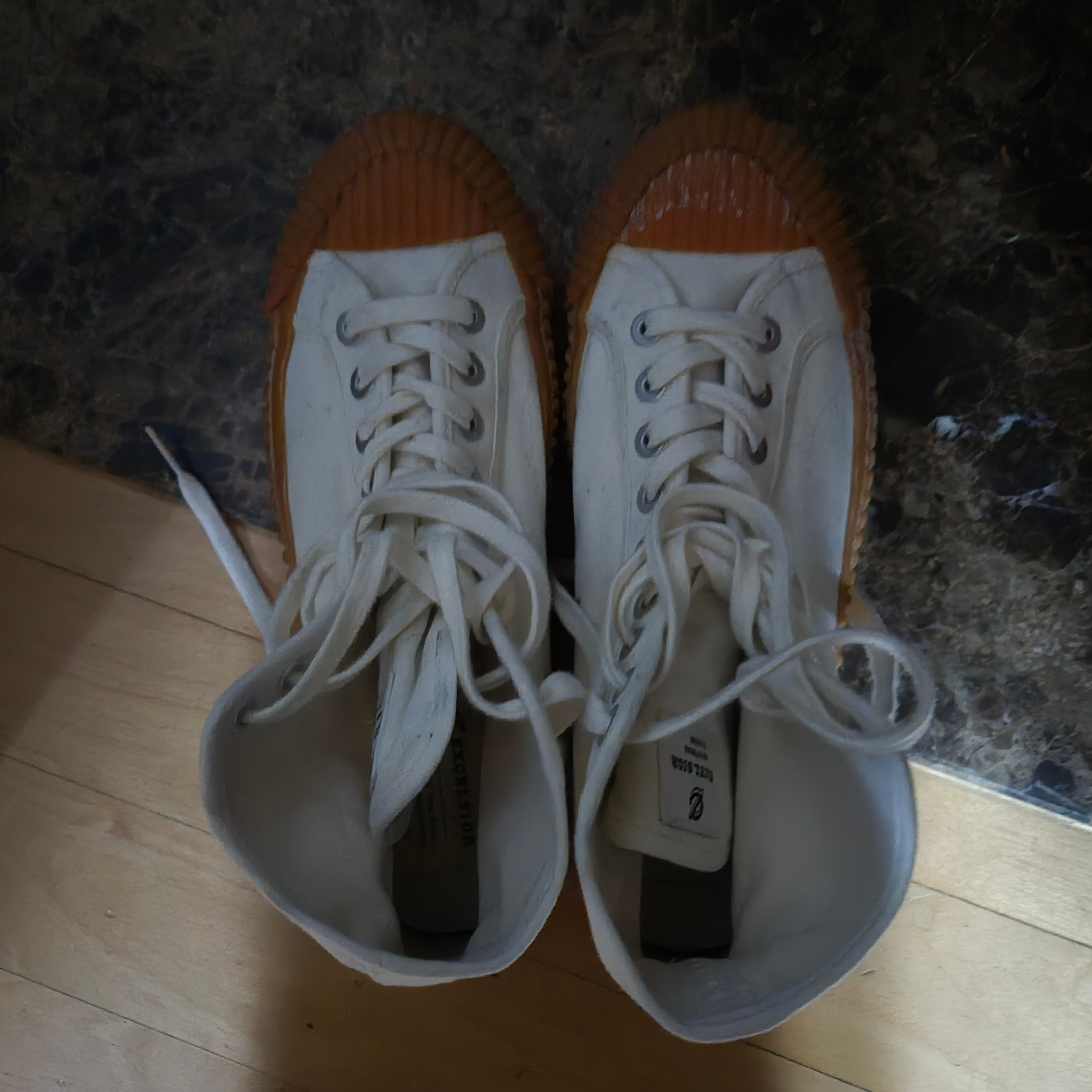 Excelsior Bolt Low Steam White/Gum 착용 스타일