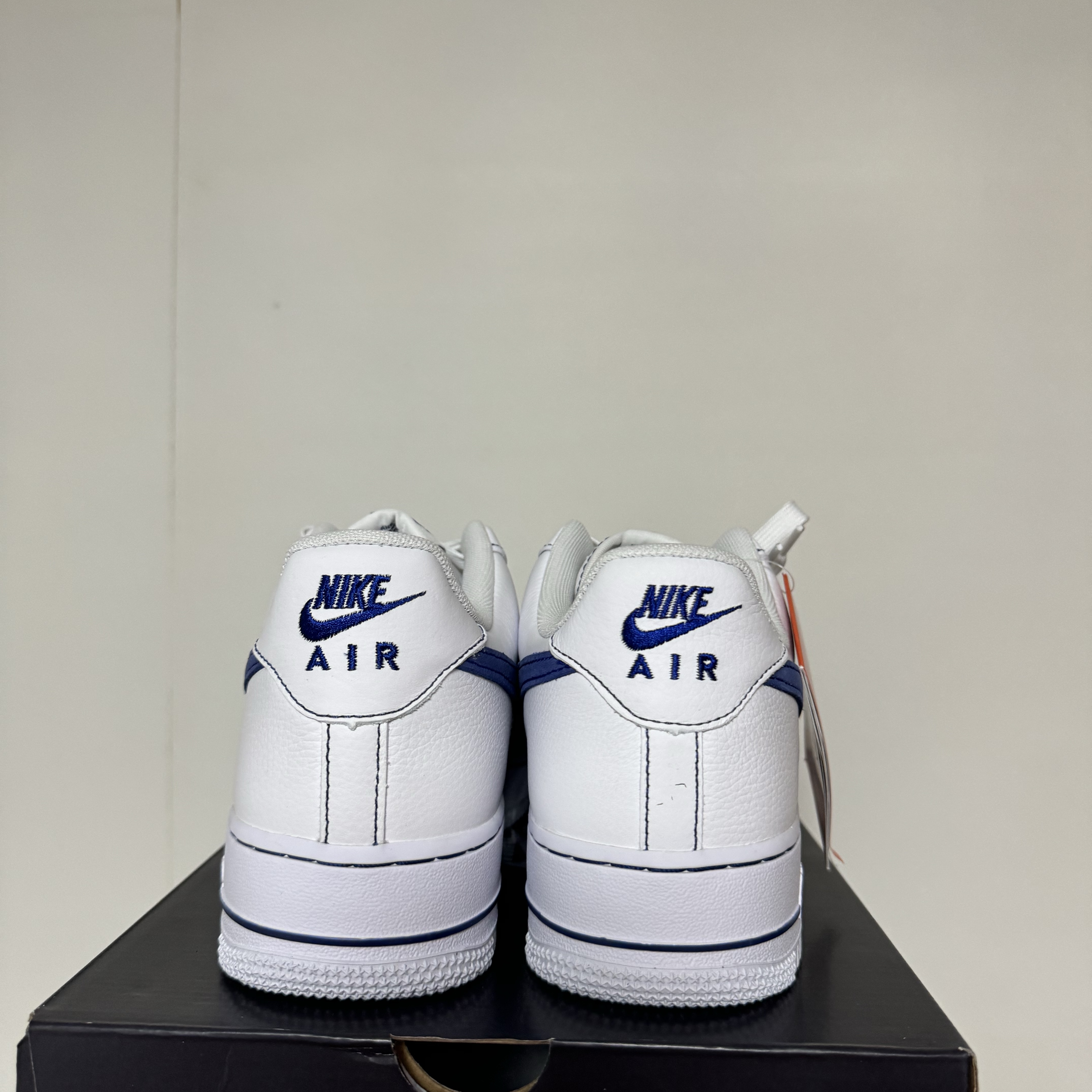 Nike Air Force 1 '07 LV8 White Deep Royal Blue 착용 스타일