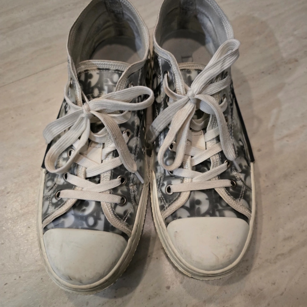(W) Dior Walk'N'Dior Sneakers Oblique Gray 착용 스타일