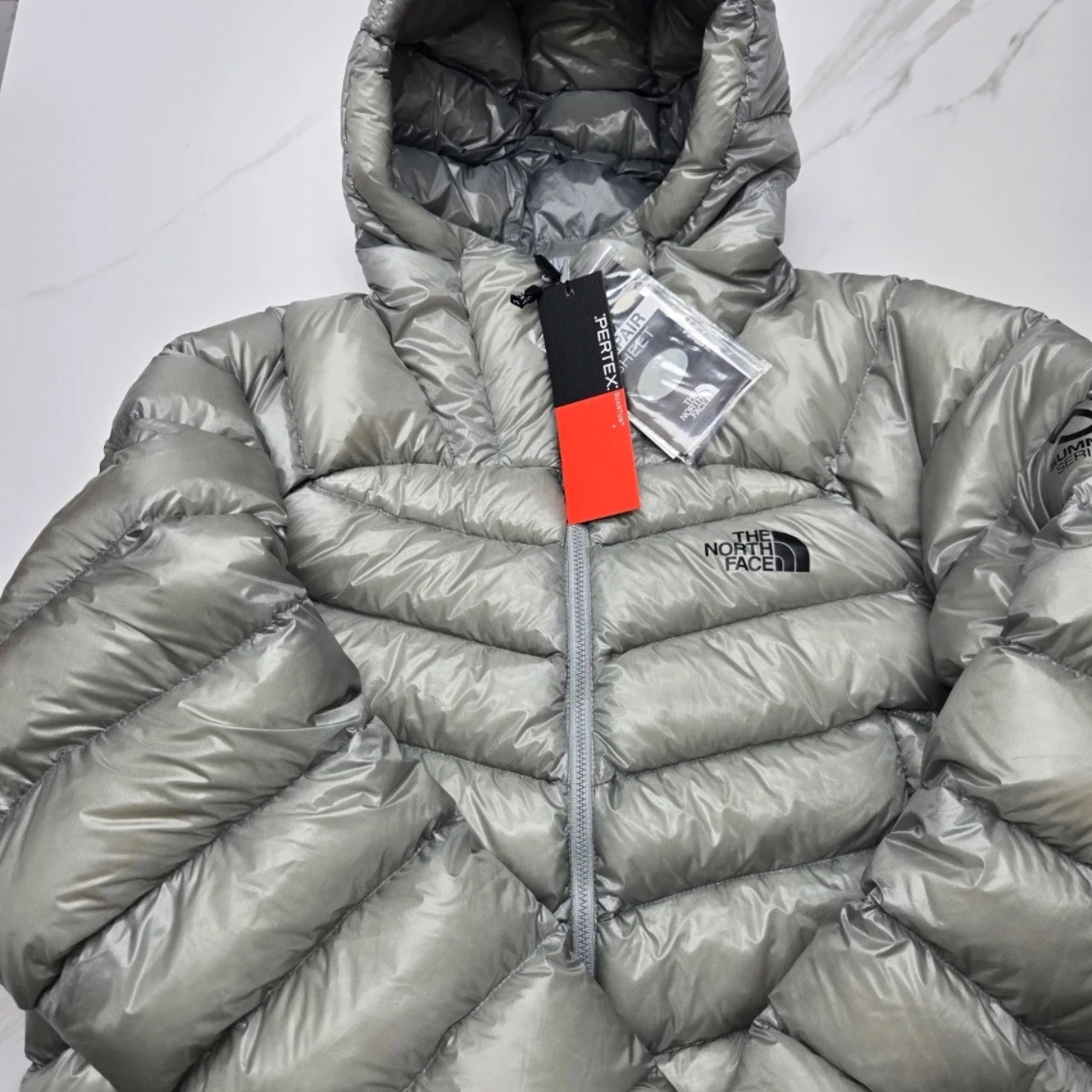 The North Face Summit Mattehorn RDS Down Jacket Light Gray 착용 스타일