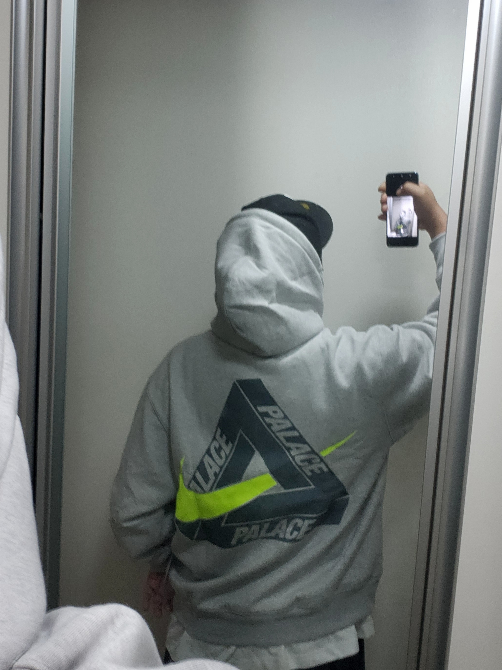 Palace x Nike Tri Swoosh Hood Grey Marl - 25FW 착용 스타일 - 3