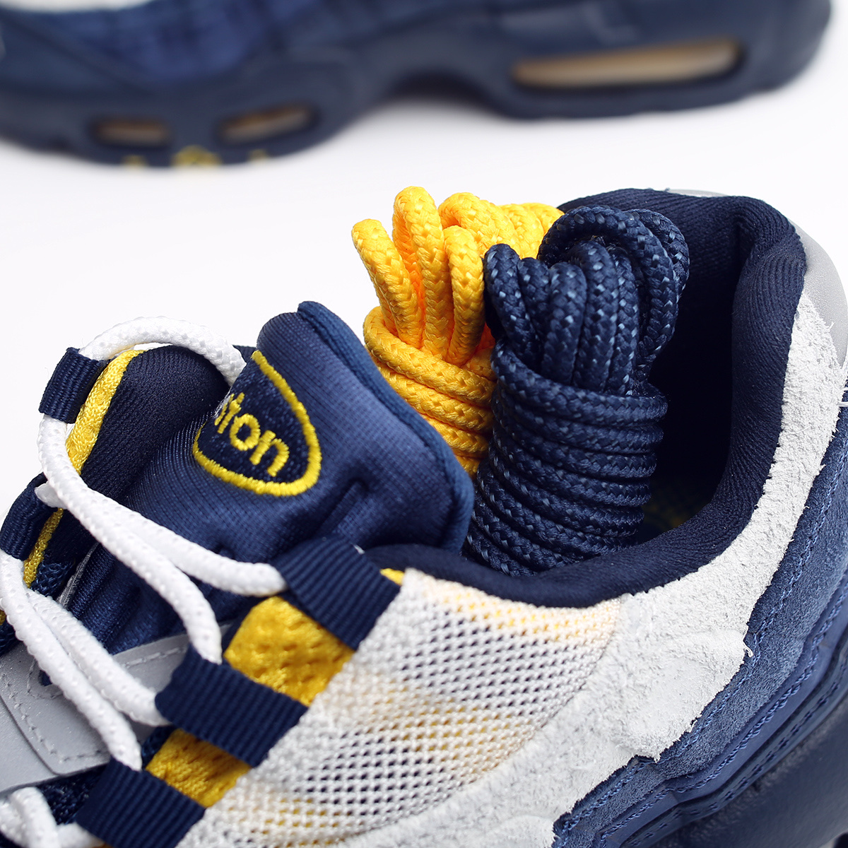 Nike x Eric Koston SB Air Max 95 Obsidian and Speed Yellow 착용 스타일 - 5