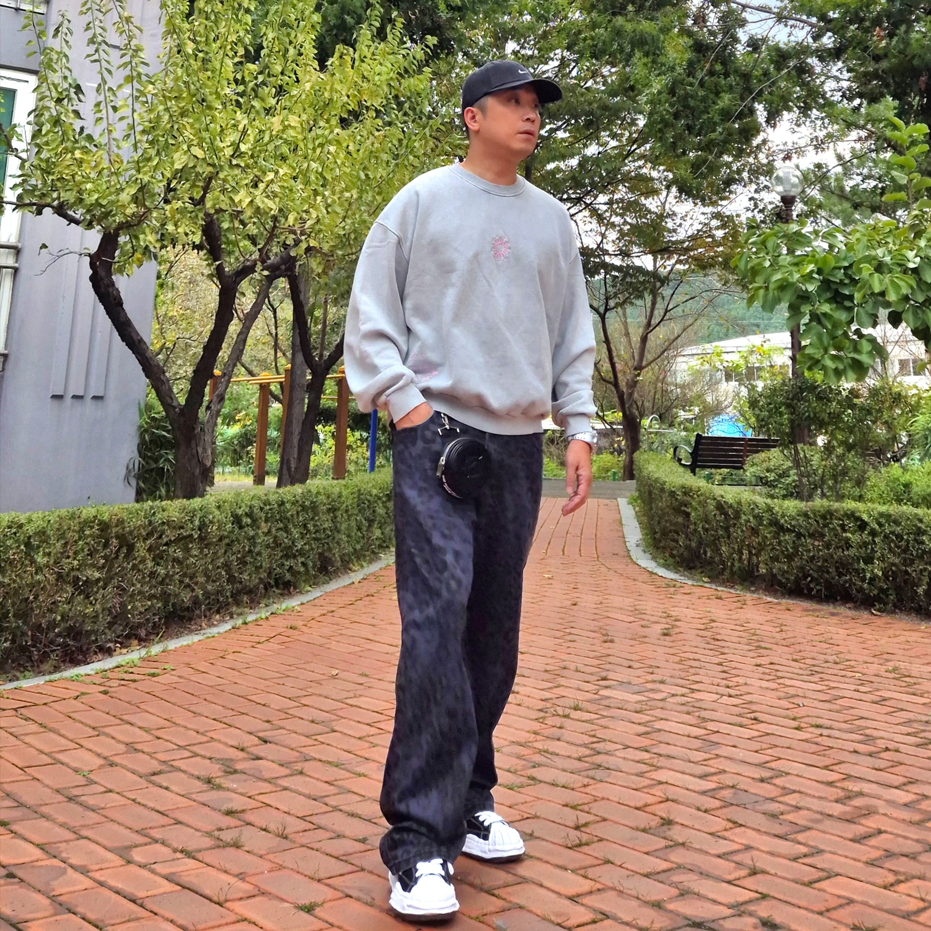 Maison Mihara Yasuhiro Blakey OG Sole Canvas Low-top Sneakers Black White, Nike Club Unstructured Denim Cap Black White 착용 스타일 - 2