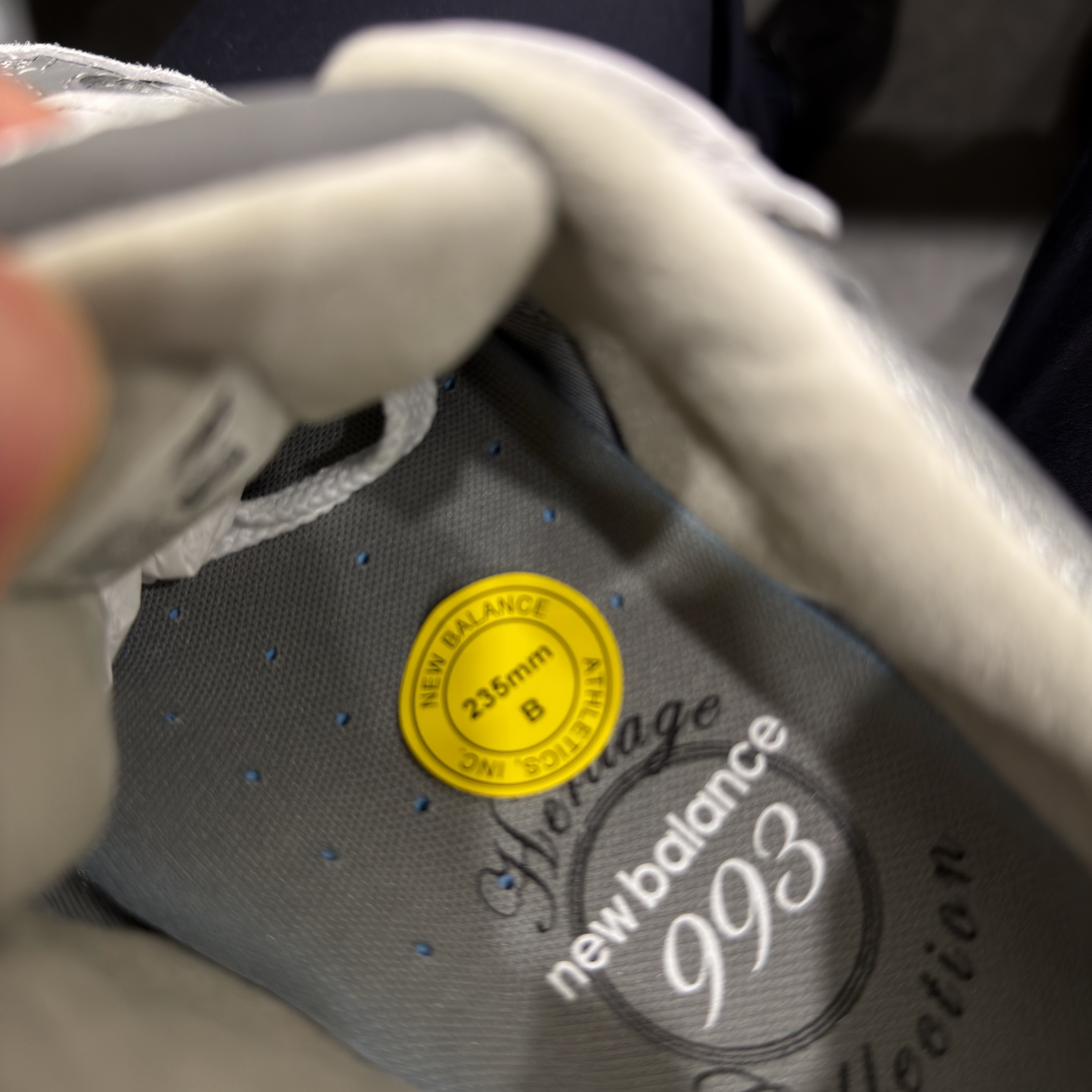 (W) New Balance 993 Made in USA Grey - B Standard 착용 스타일 - 2