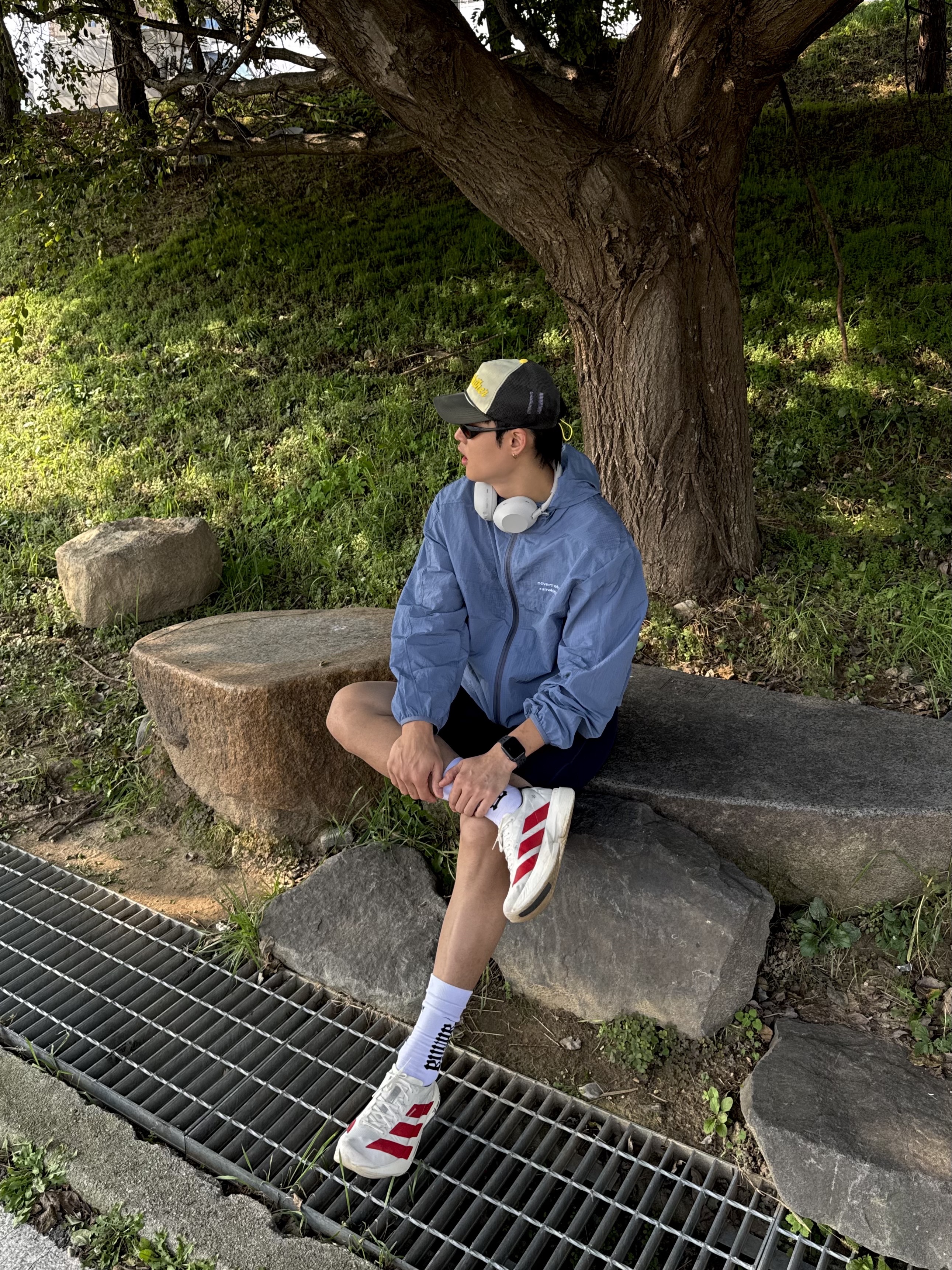 [KREAM 단독] runwhither Windbreaker Jacket V2 Blue, Adidas Adizero Adios Pro 4 Off White Better Scarlet 착용 스타일 - 1