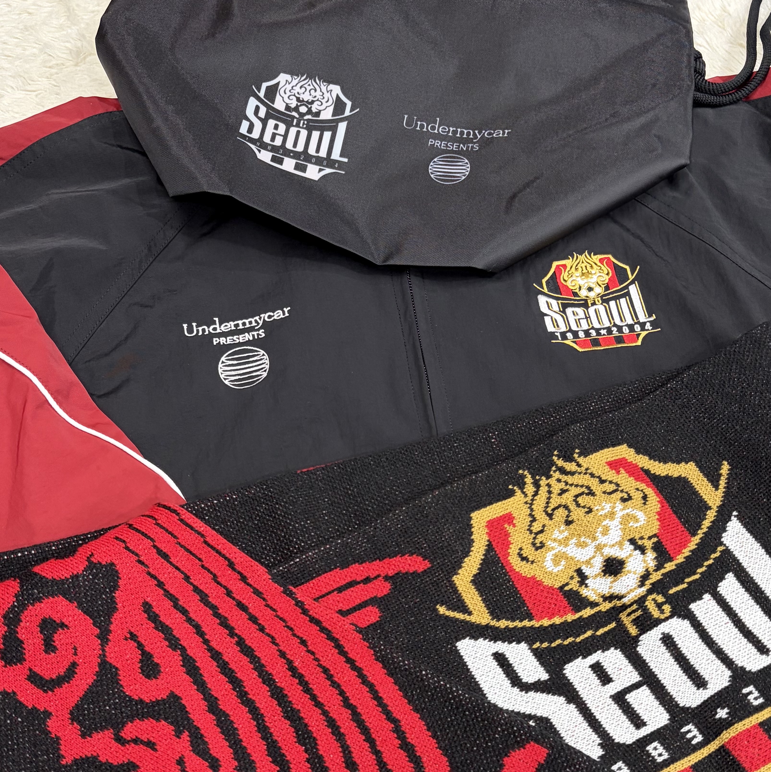 FC SEOUL X Undermycar Two Faced Muffler, FC SEOUL X Undermycar Piping Wind Breaker Black 착용 스타일
