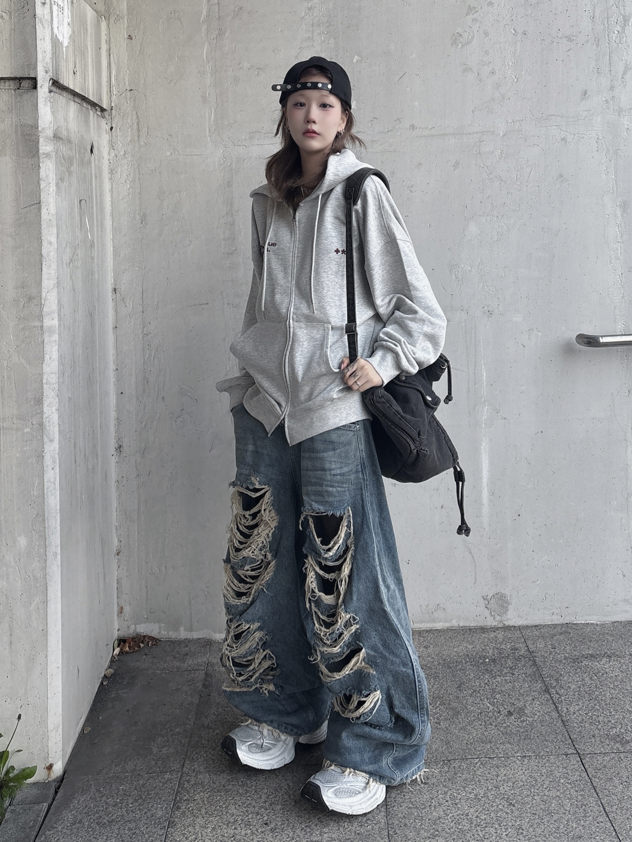 Balenciaga 10XL Sneakers White Black Grey, DEFGARMENTS Needle Denim Bag Pack Black Denim 착용 스타일 - 3