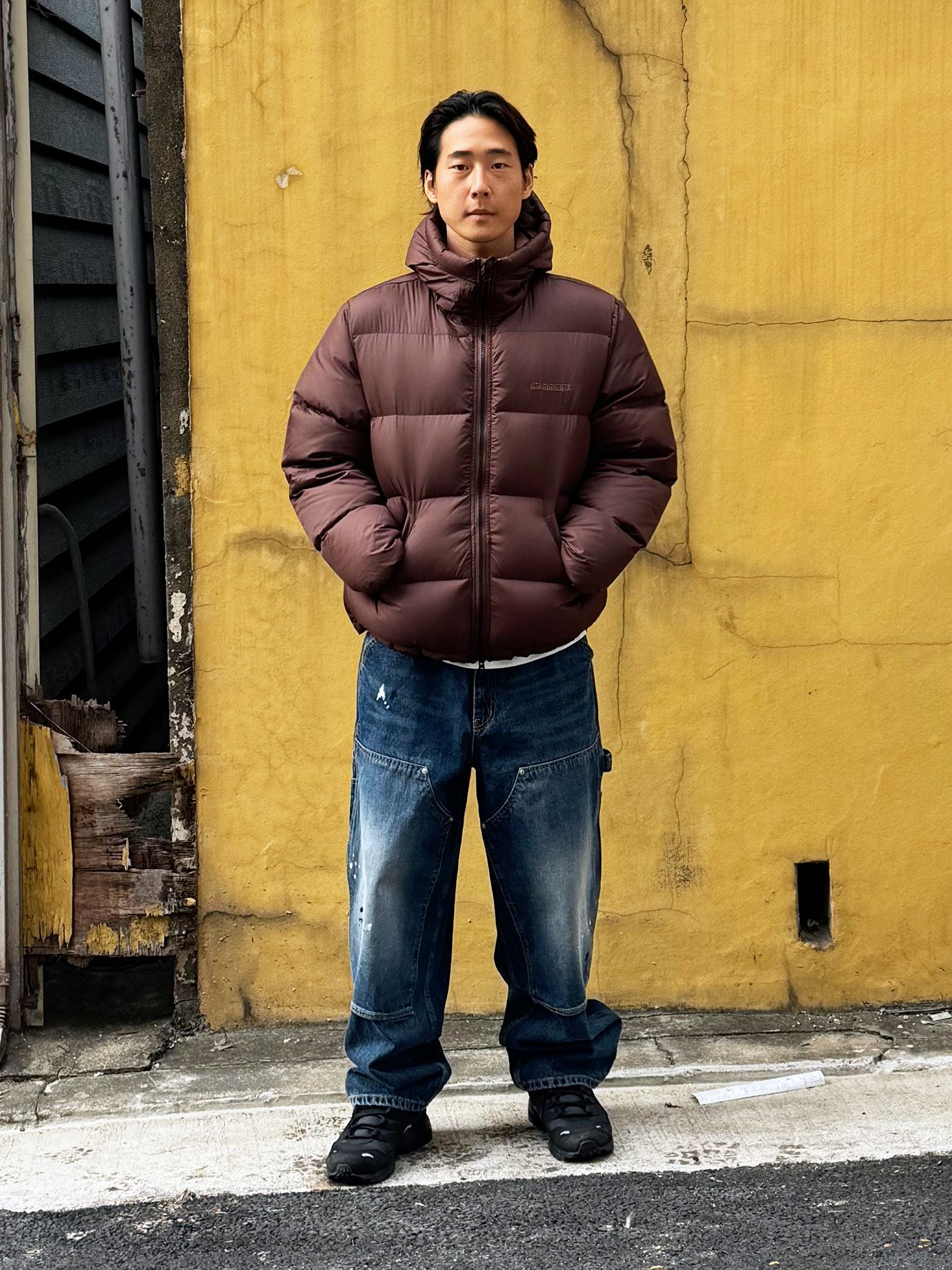 QT8 GARMENTS Duck Down Heavyweight Hoodie Jacket Brown, QT8 GARMENTS Double Knee Washed Pants Blue 착용 스타일 - 2
