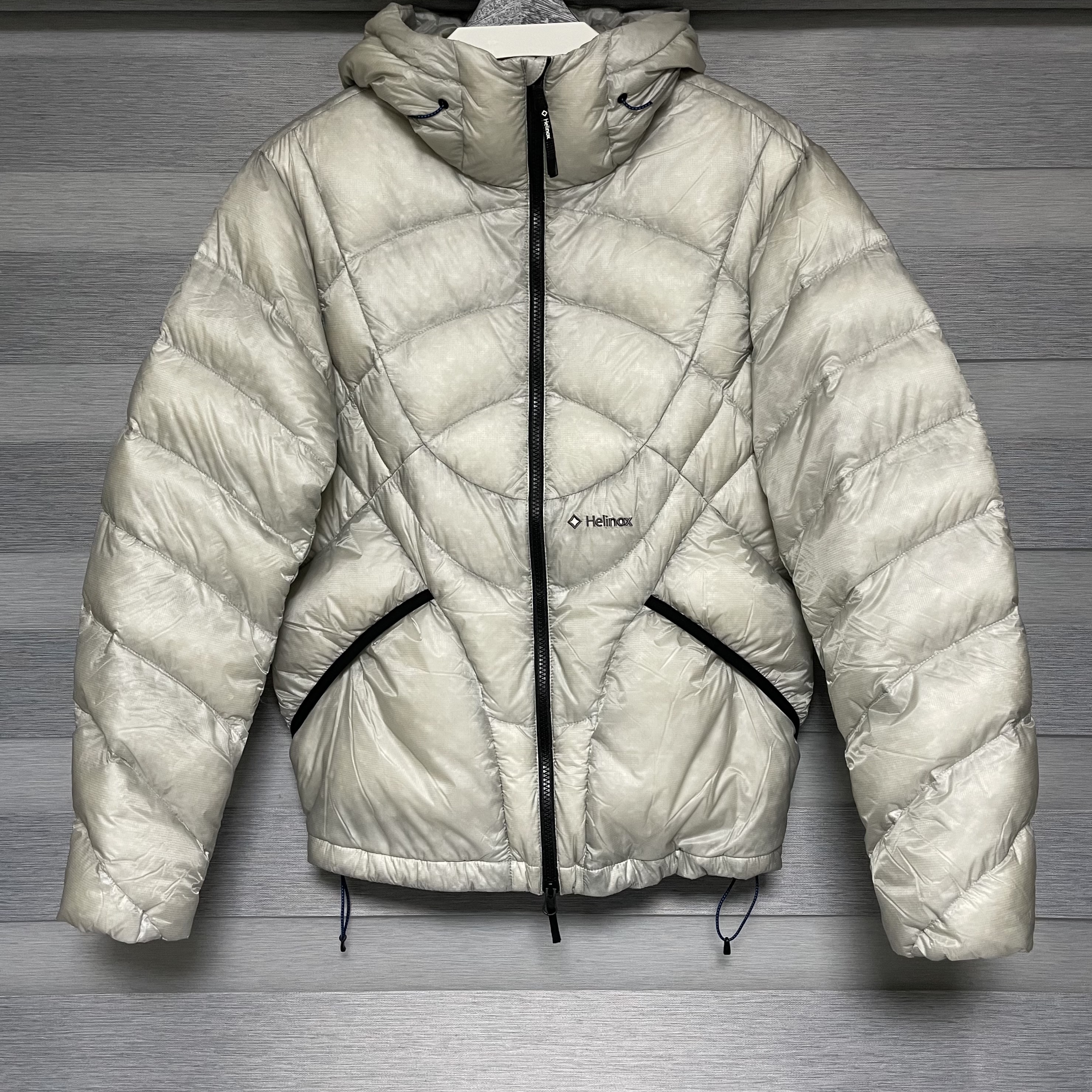 Helinox Wear Eclipse Pack Down Jacket Light Gray, Salomon UNI Cross Insulation Jacket Light Grey 착용 스타일 - 1