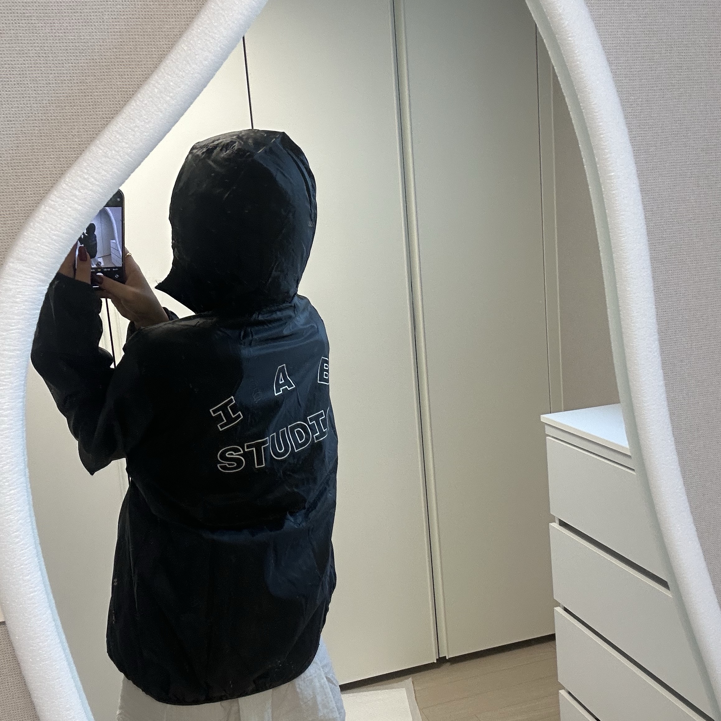 IAB Studio Ripstop Wind Jacket Black 착용 스타일 - 1
