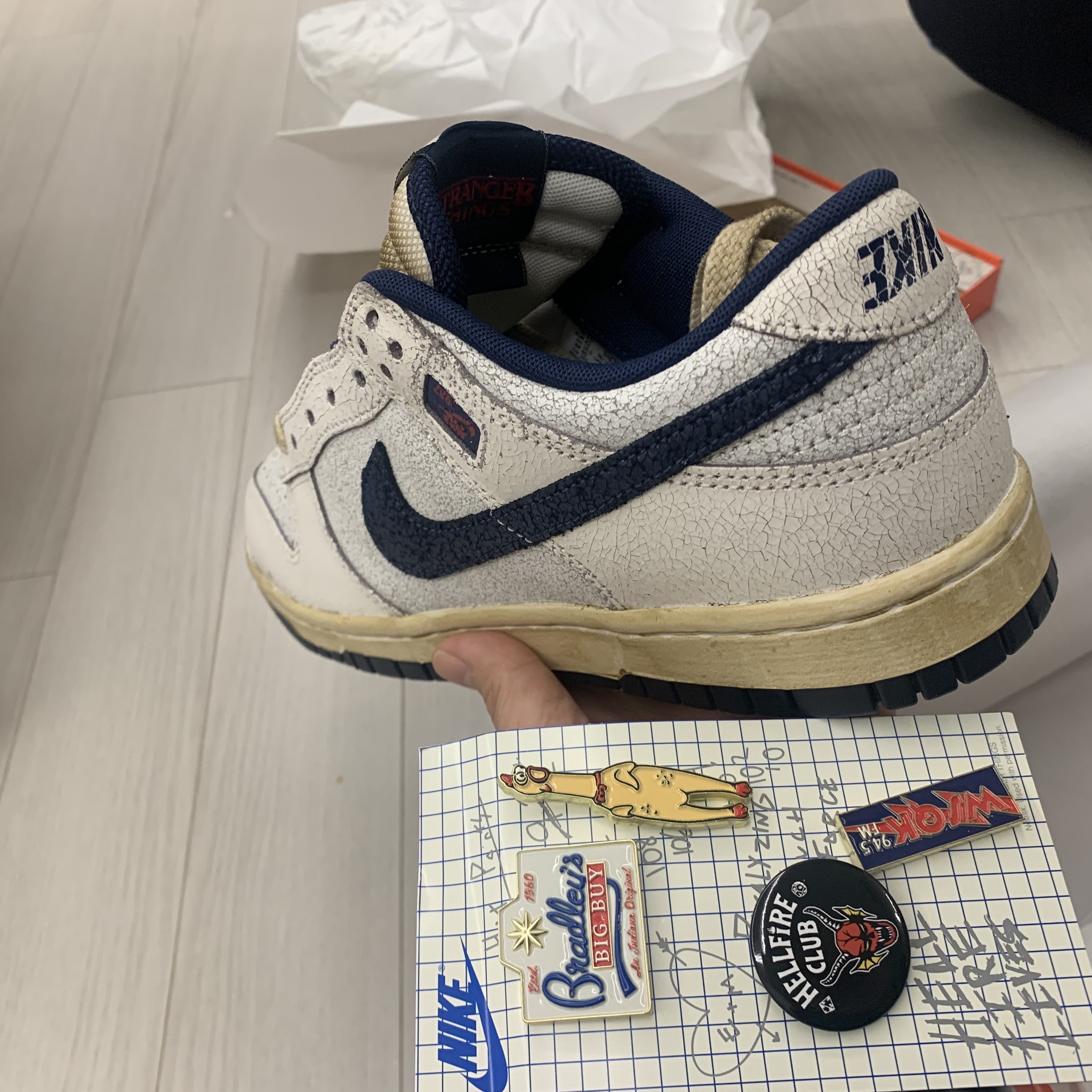 Nike x Stranger Things Dunk Low Phantom and Midnight Navy 착용 스타일 - 2
