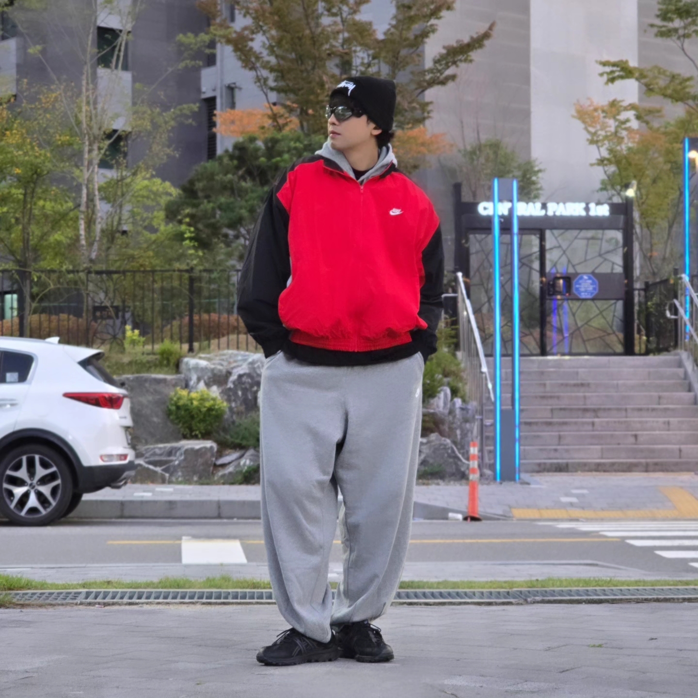 Stussy Big Stock Cuff Beanie Black, Nike NSW Club Fleece Pullover Hoodie Dark Grey Heather - Asia 착용 스타일 - 6