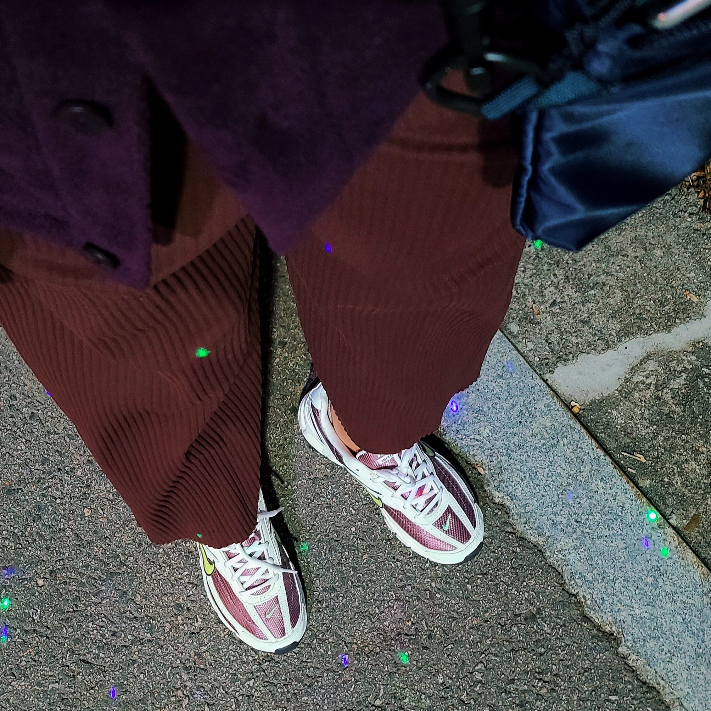 (W) Nike Initiator Taupe Grey Light Lemon Twist, Uniqlo x Needles Fleece Oversized Cardigan Purple - KR 착용 스타일 - 3