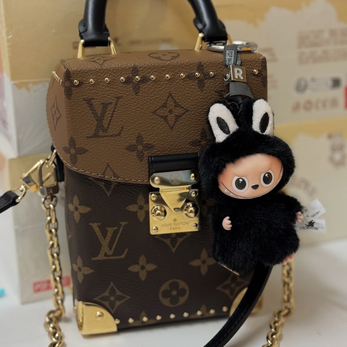 Pop Mart Labubu The Monsters Pin For Love Series Vinyl Plush Pendant (N-Z) R (Opened Case) 착용 스타일
