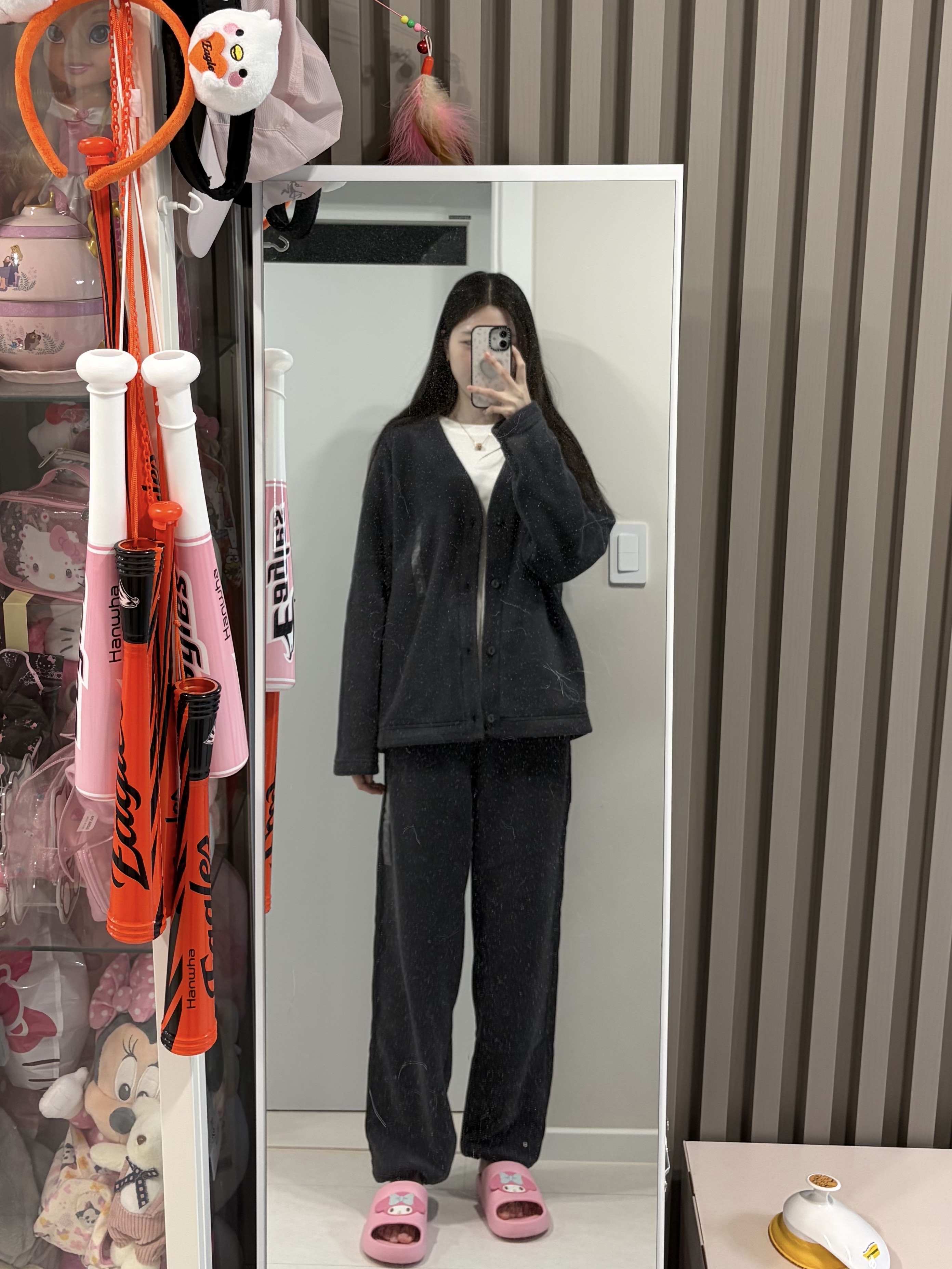 Uniqlo x Needles Fleece Oversized Cardigan Beige - KR, Uniqlo x Needles Fleece Wide Pants Longer Length Beige - KR 착용 스타일 - 4