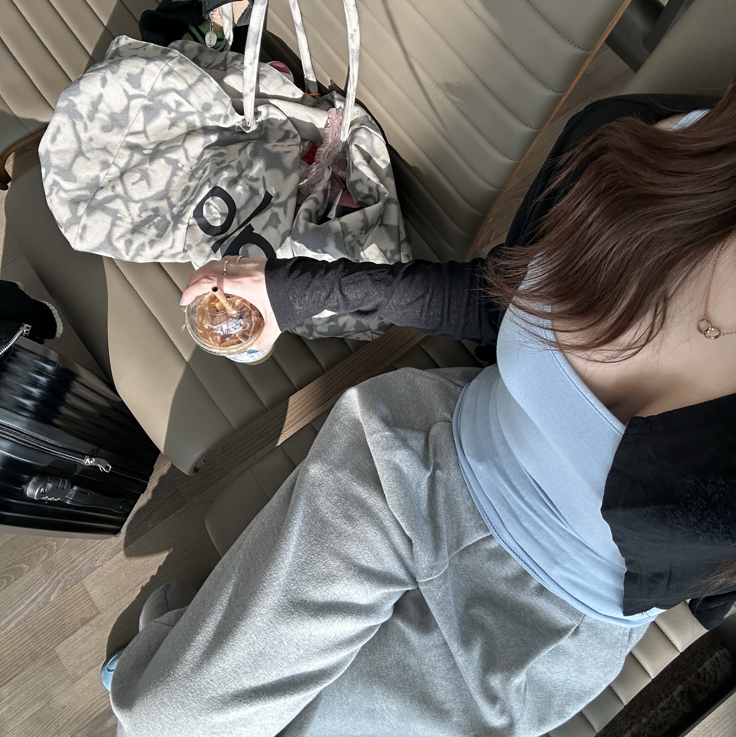 Alo Yoga Iconic Shopper Tote Bag Grey Tiedye, Adidas Spezial Handball Light Blue 착용 스타일