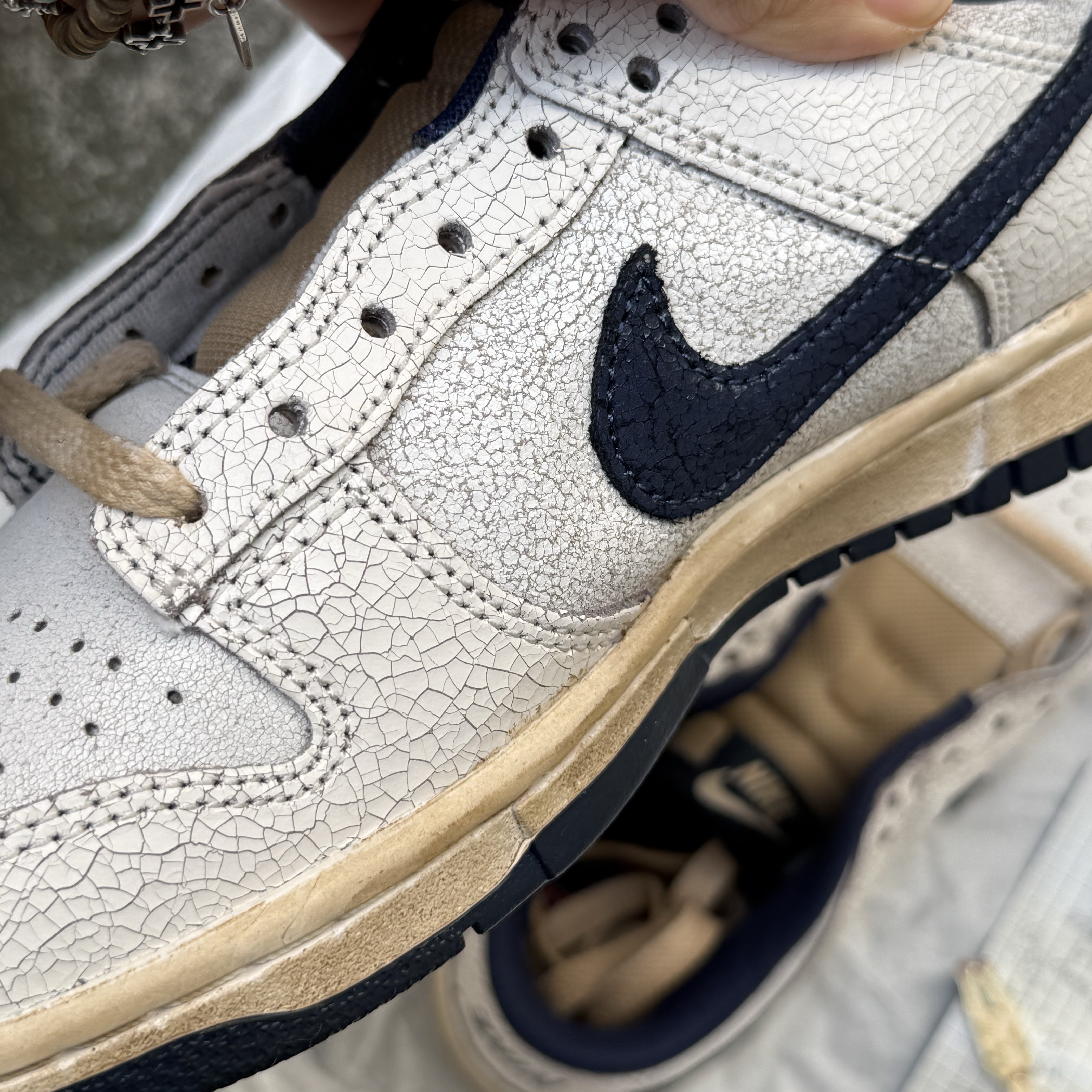 Nike x Stranger Things Dunk Low Phantom and Midnight Navy 착용 스타일 - 3