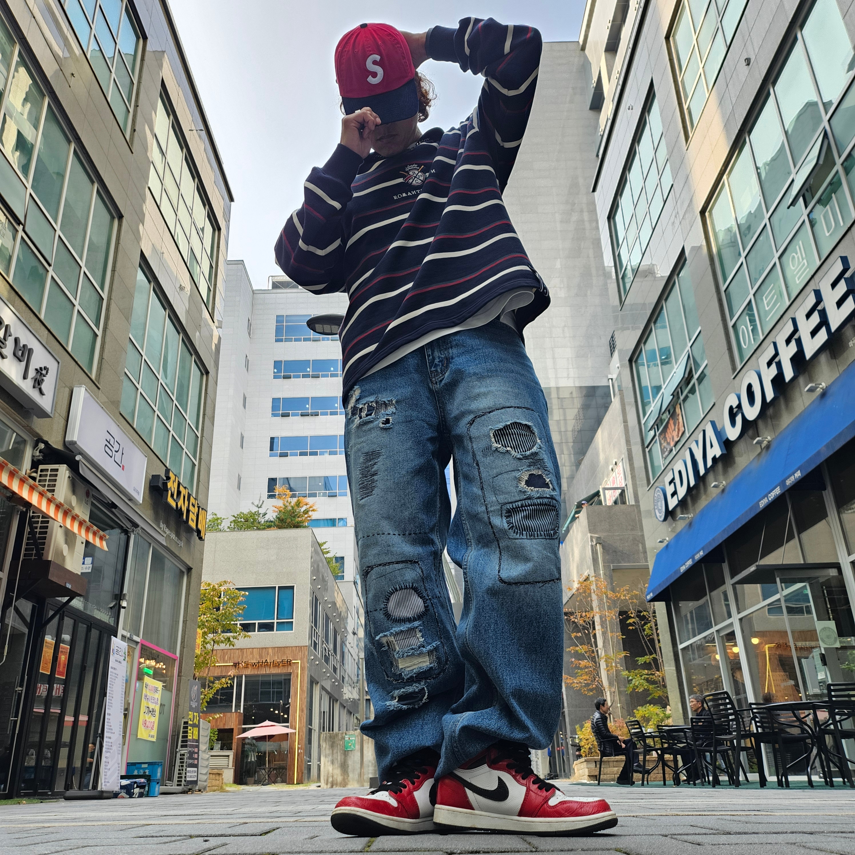 Supreme 2-Tone S Logo 6-Panel Red - 24SS, Jordan 1 Retro High OG Light Fusion Red 착용 스타일 - 1