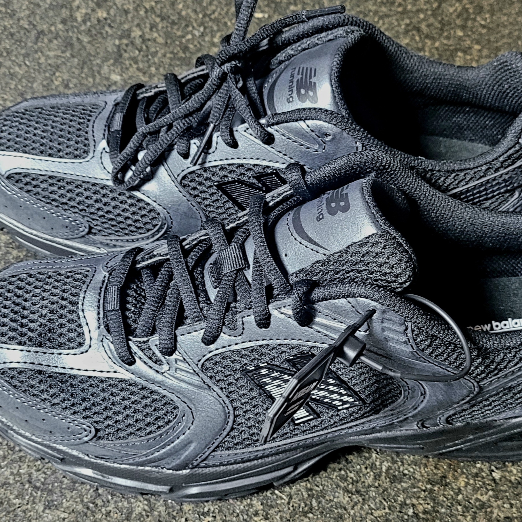 New Balance 530 Black 착용 스타일