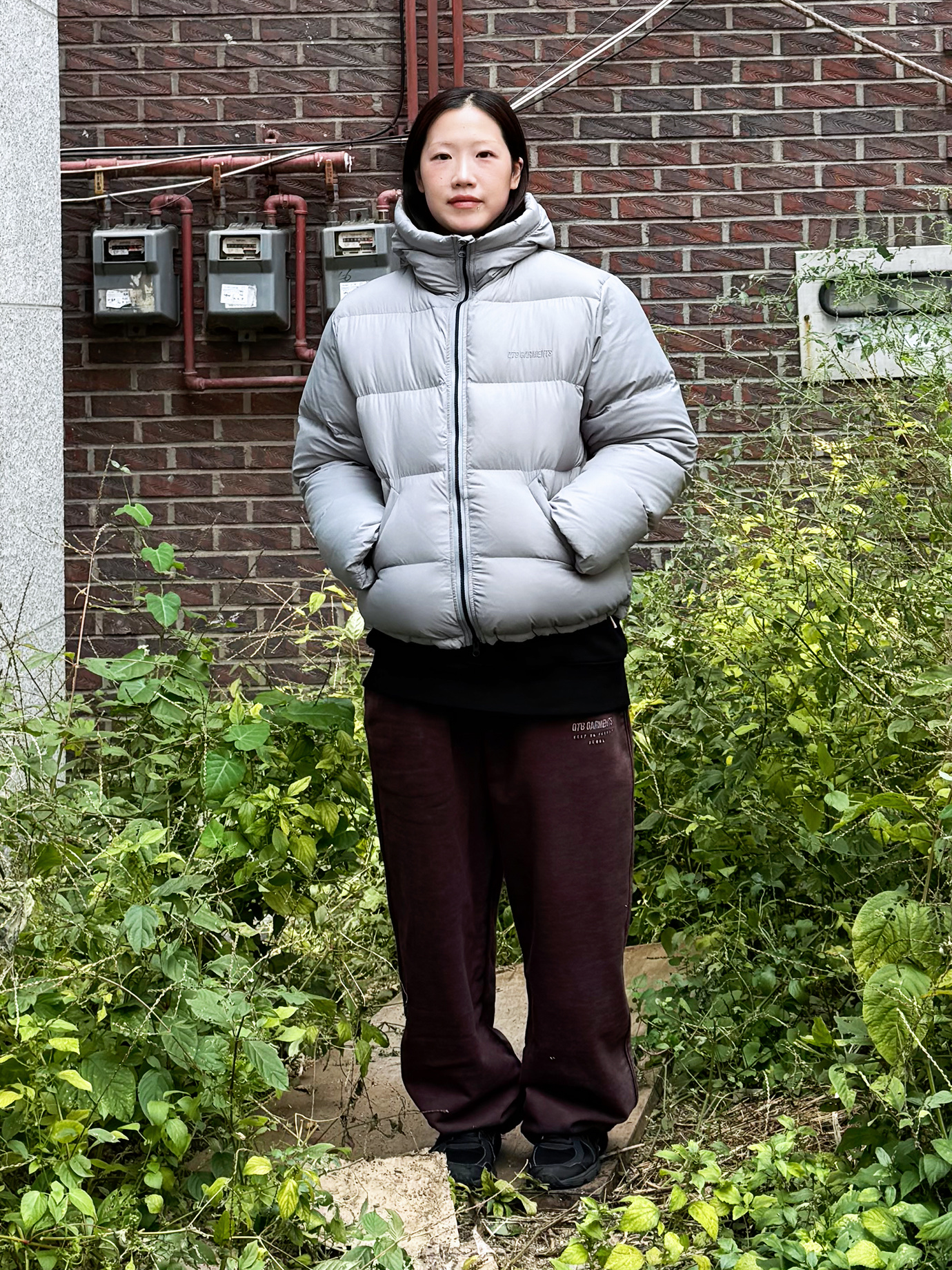 QT8 GARMENTS Duck Down Heavyweight Hoodie Jacket Greyed Skyblue, QT8 GARMENTS String Washed Sweatpants Black 착용 스타일 - 1