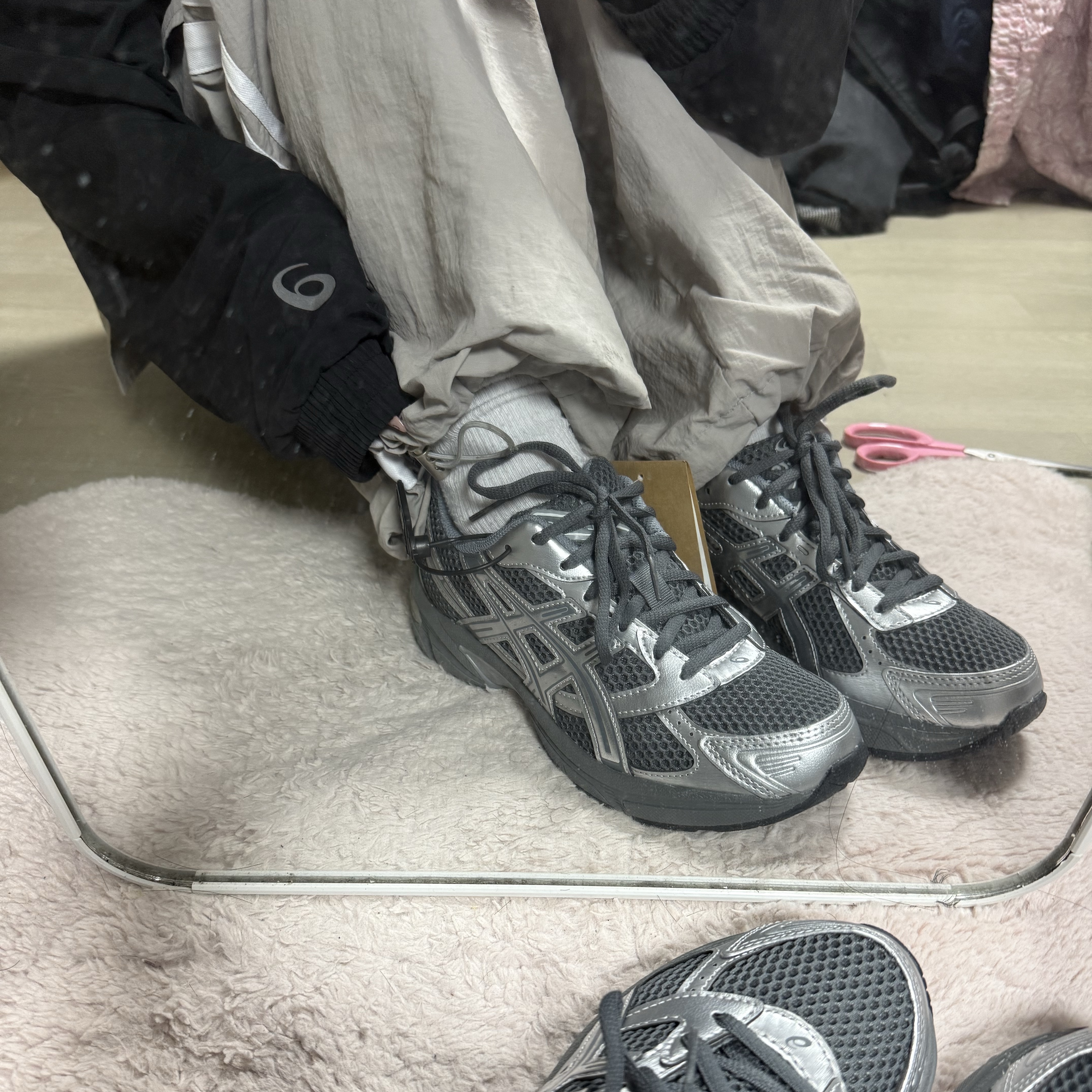 Asics Gel-1130 Steel Grey Pure Silver 착용 스타일
