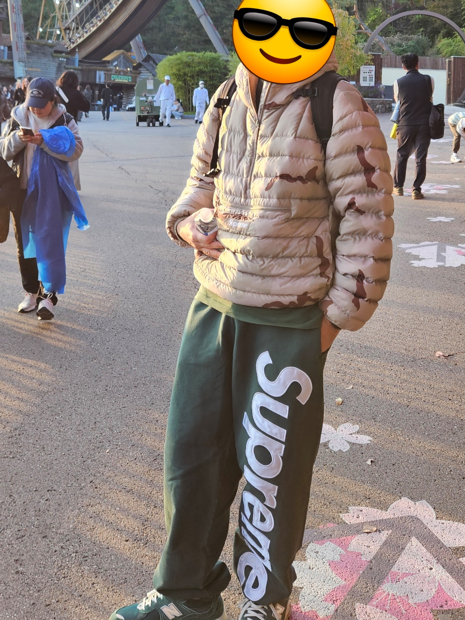 Supreme Micro Down Half Zip Hooded Pullover Desert Camo - 24FW, Supreme Satin Applique Sweatpants Dark Green - 24FW 착용 스타일 - 2