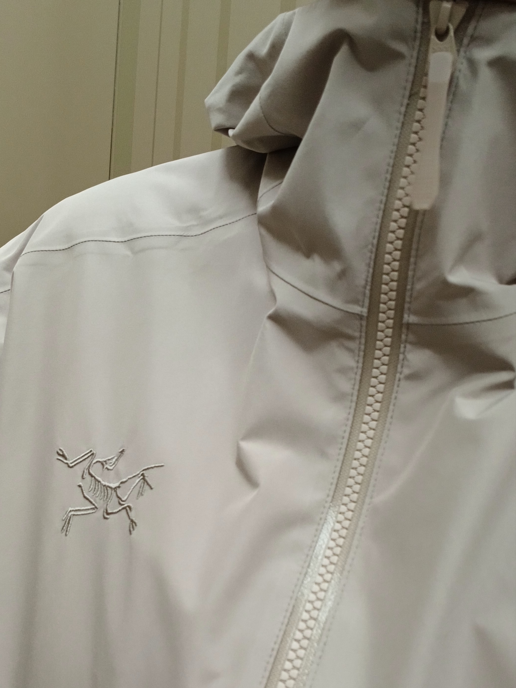 Arc'teryx Solano Hoody Rune, Arc'teryx Solano Hoody Black 착용 스타일 - 2