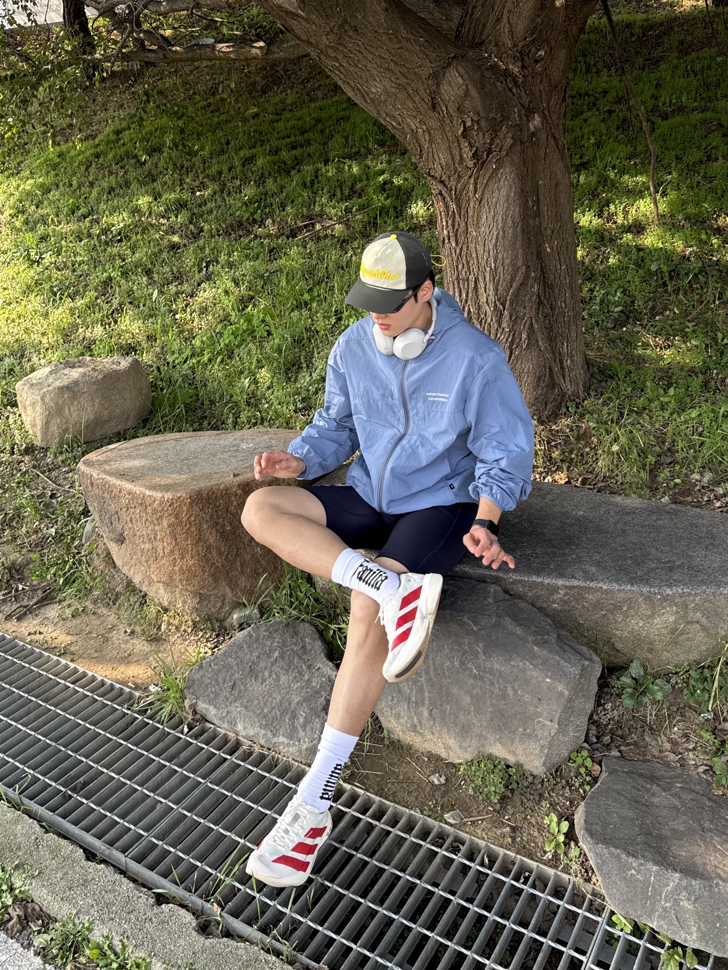 [KREAM 단독] runwhither Windbreaker Jacket V2 Blue, Adidas Adizero Adios Pro 4 Off White Better Scarlet 착용 스타일 - 2