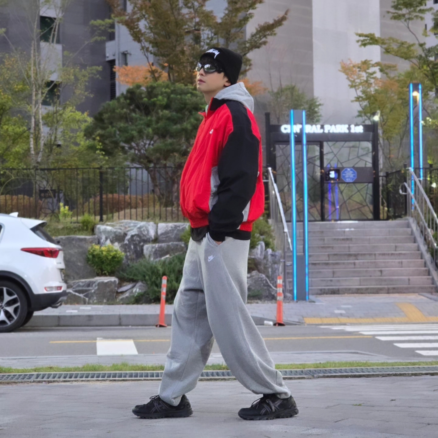 Stussy Big Stock Cuff Beanie Black, Nike NSW Club Fleece Pullover Hoodie Dark Grey Heather - Asia 착용 스타일 - 5
