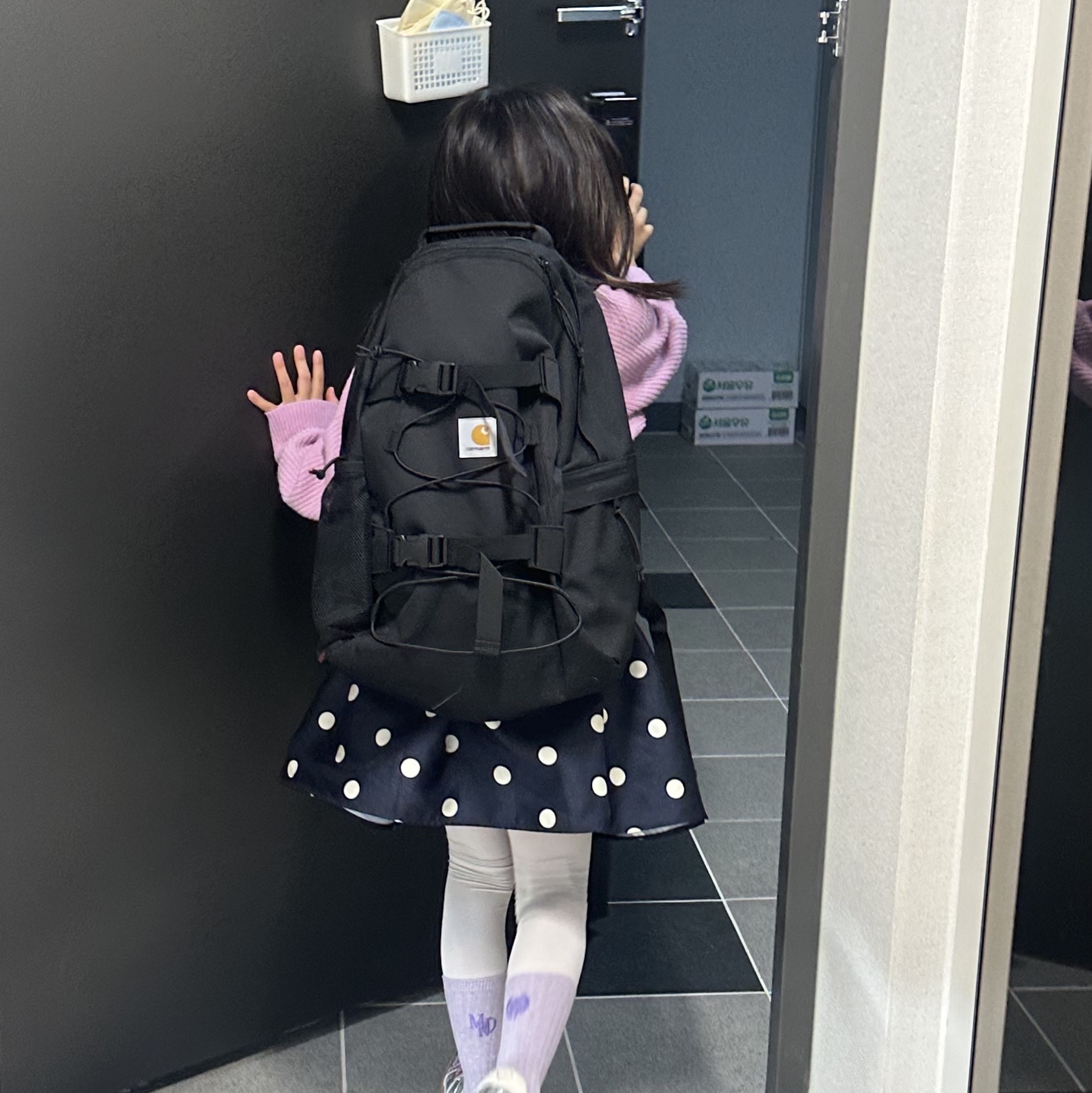 Carhartt WIP Kickflip Backpack Black 착용 스타일 - 1