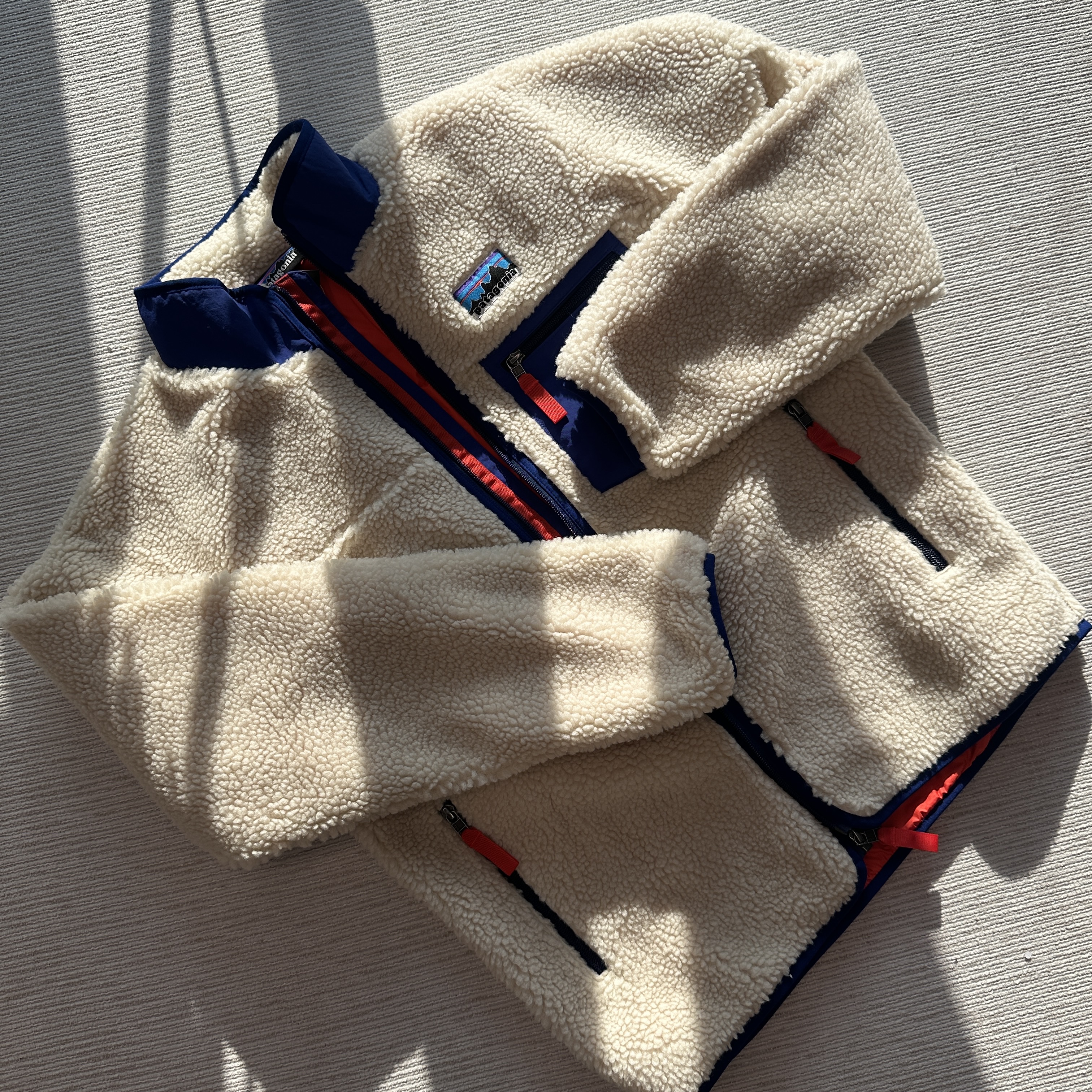 Patagonia Classic Retro-X Fleece Jacket Dark Natural 착용 스타일 - 1