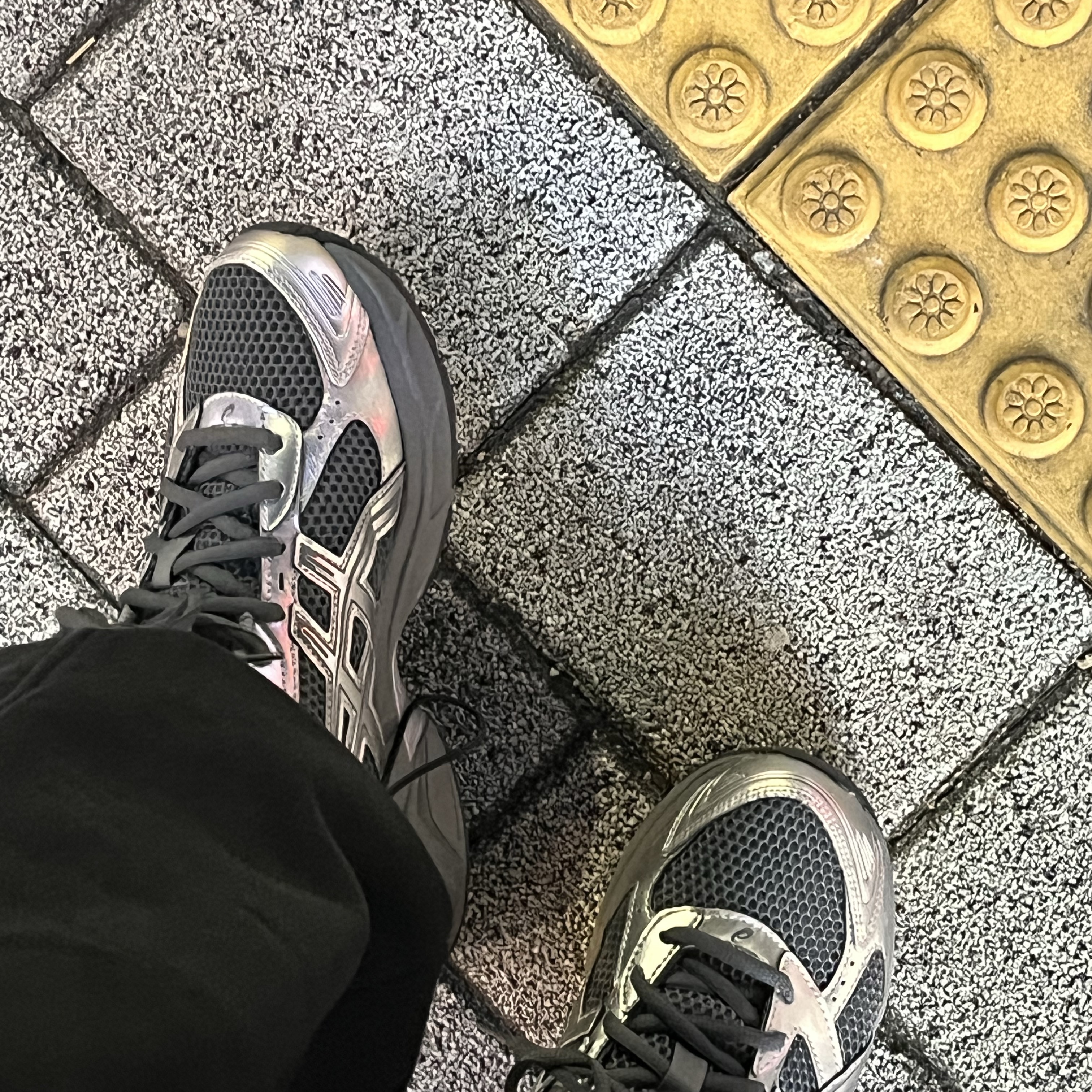 Asics Gel-1130 Steel Grey Pure Silver 착용 스타일