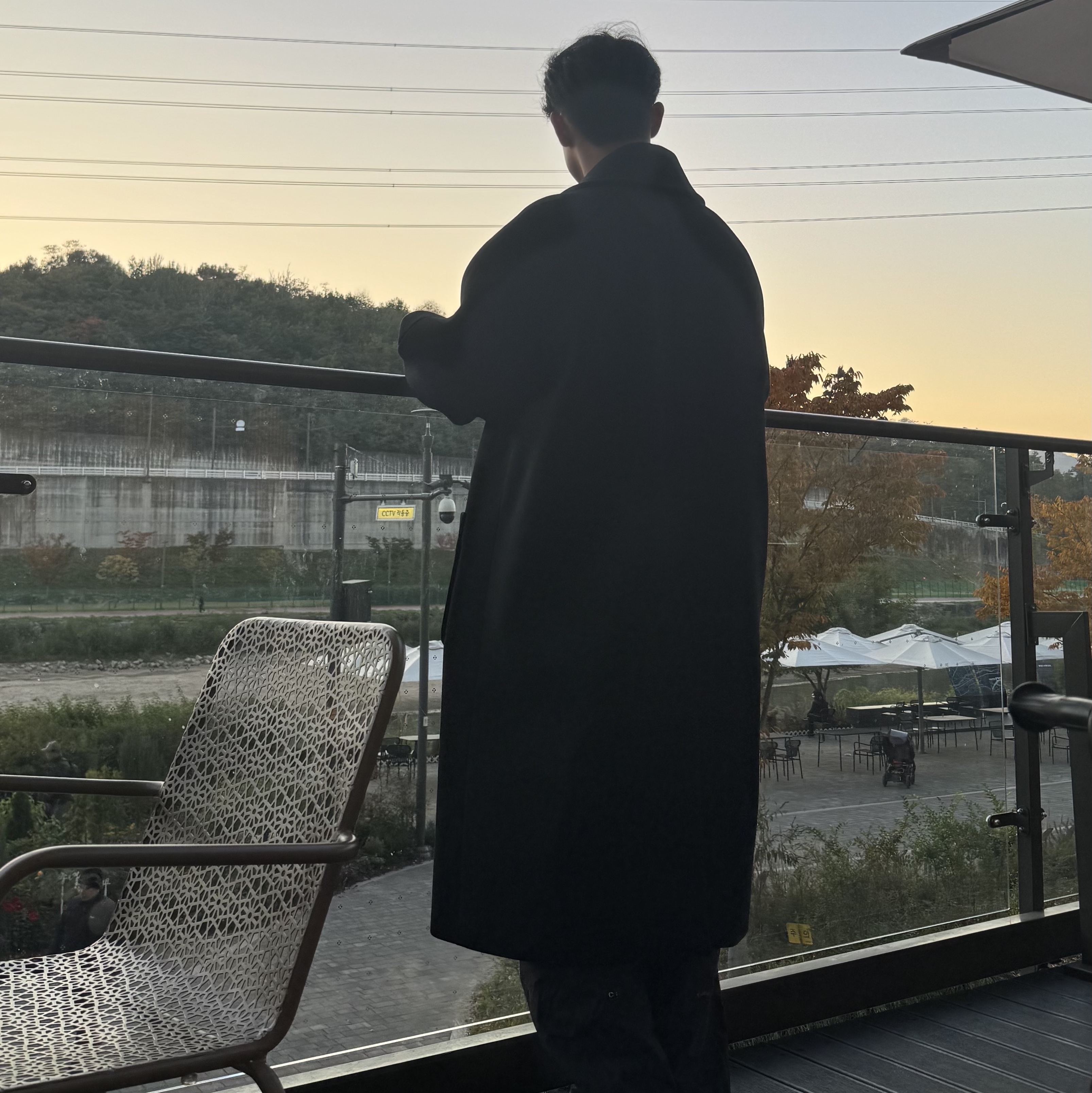 Undermycar Legion.02 Balmacaan Oversized Wool Coat Black 착용 스타일