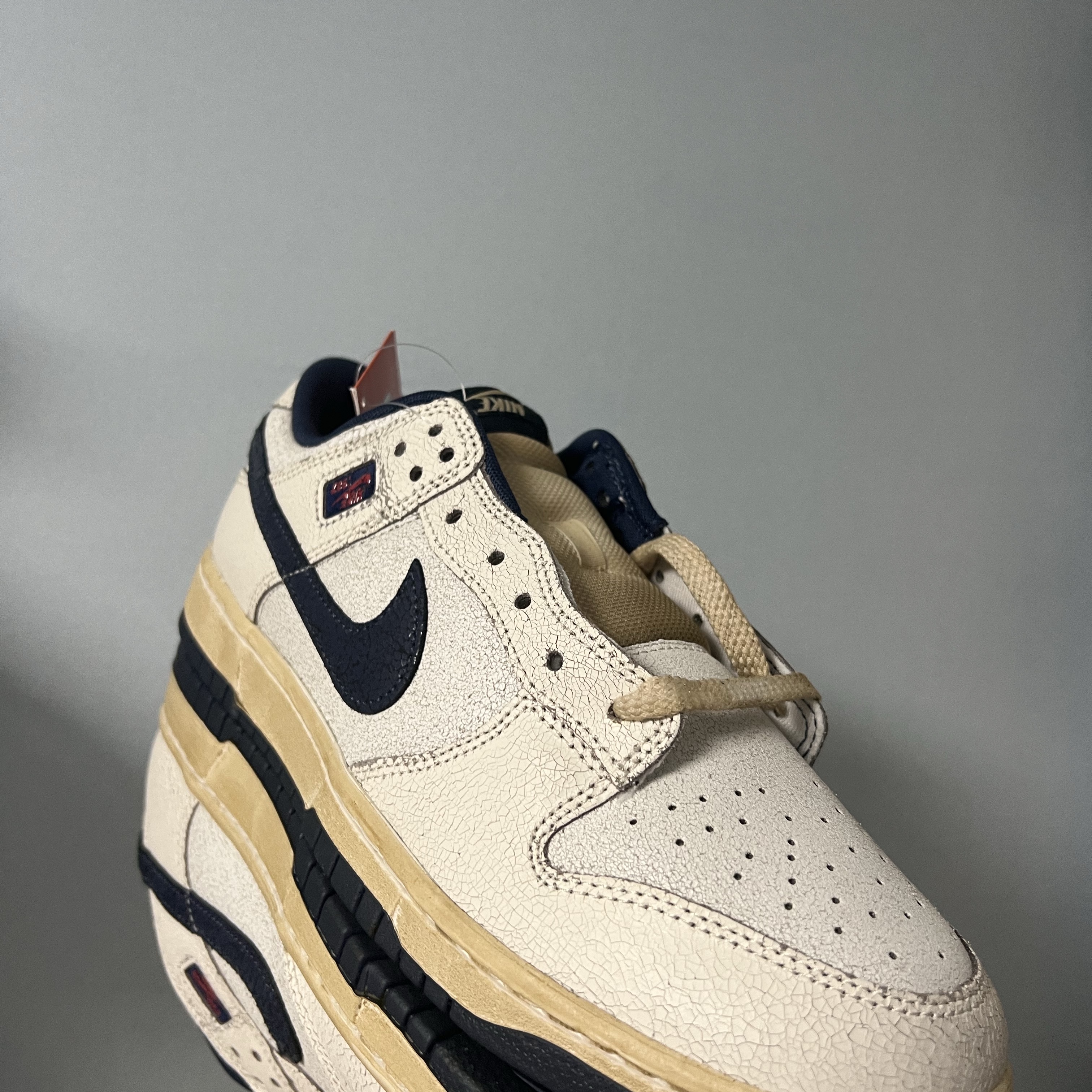 Nike x Stranger Things Dunk Low Phantom and Midnight Navy 착용 스타일 - 1