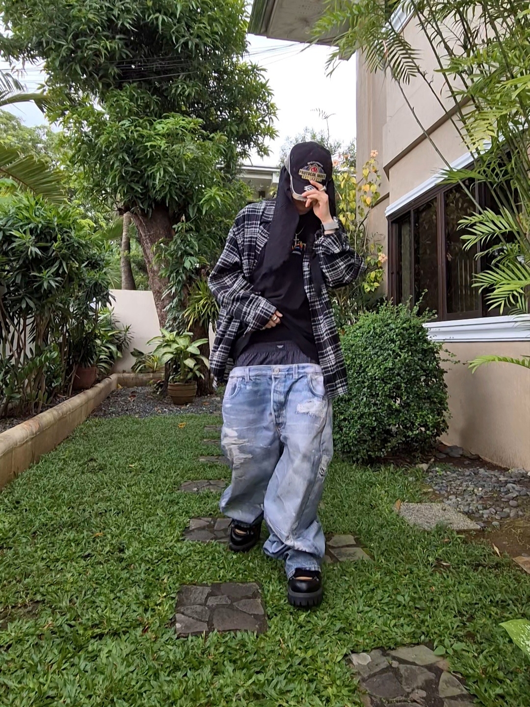 Protocol Index Trompe L'oeil Layered Pants Blue, Louis Vuitton LV Remix Derby Black 착용 스타일