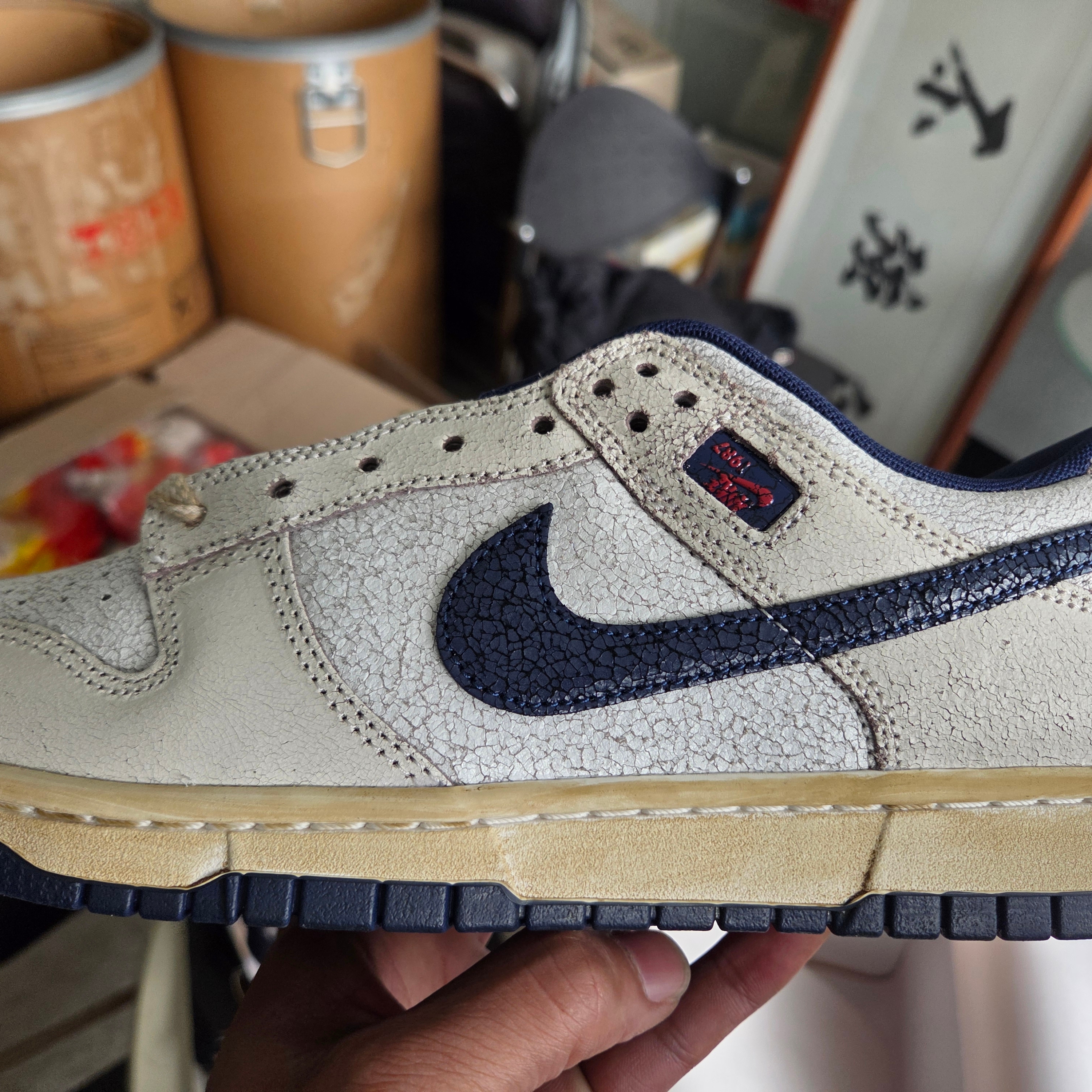Nike x Stranger Things Dunk Low Phantom and Midnight Navy 착용 스타일 - 6