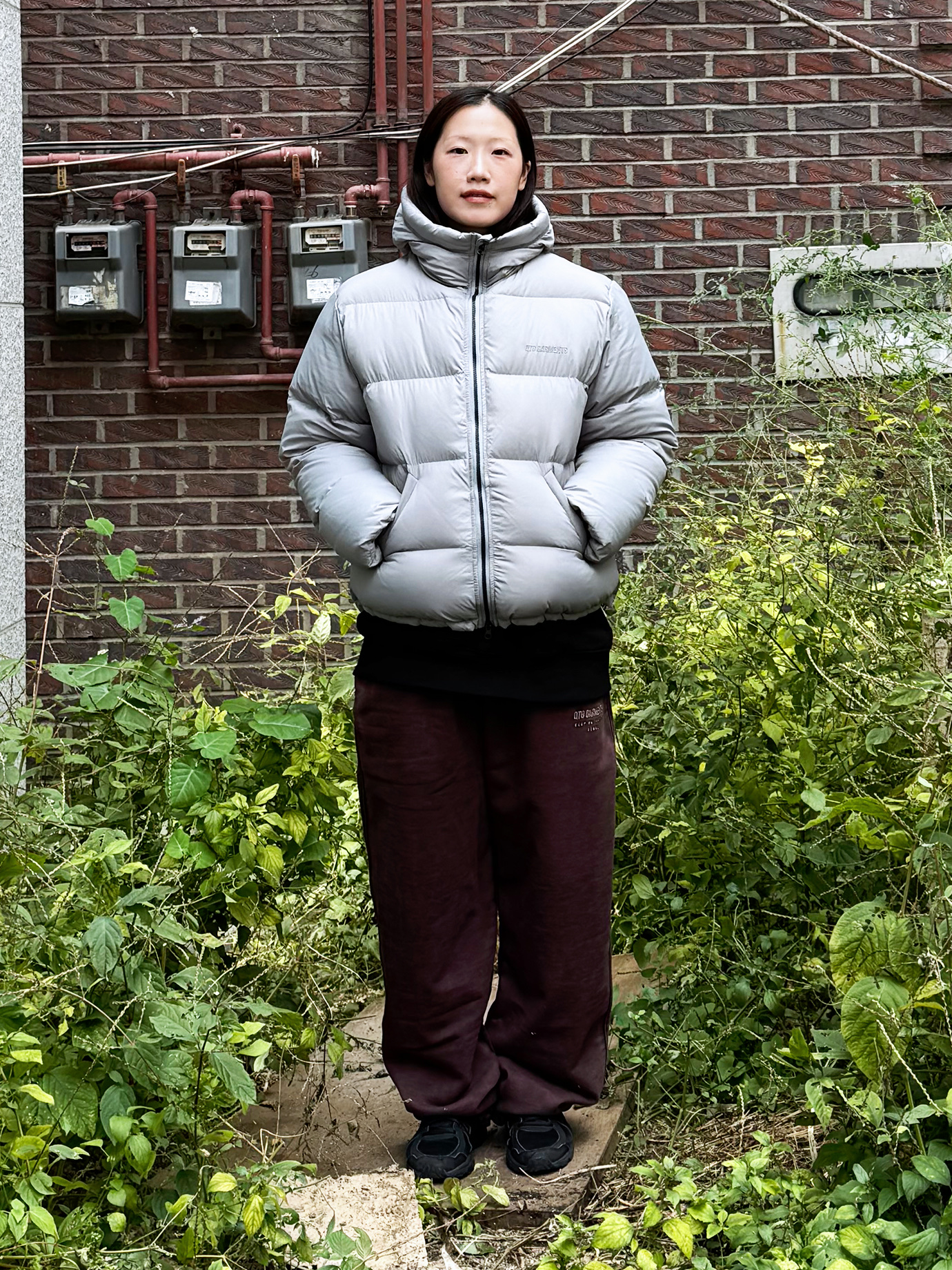 QT8 GARMENTS Duck Down Heavyweight Hoodie Jacket Greyed Skyblue, QT8 GARMENTS String Washed Sweatpants Black 착용 스타일 - 2