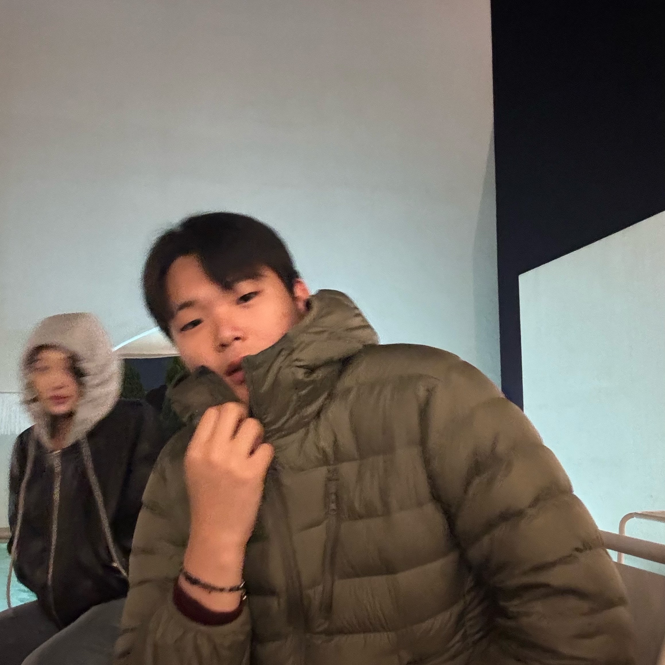 Musinsa Standard City Leisure Hooded Light Down Jacket Khaki 착용 스타일 - 2