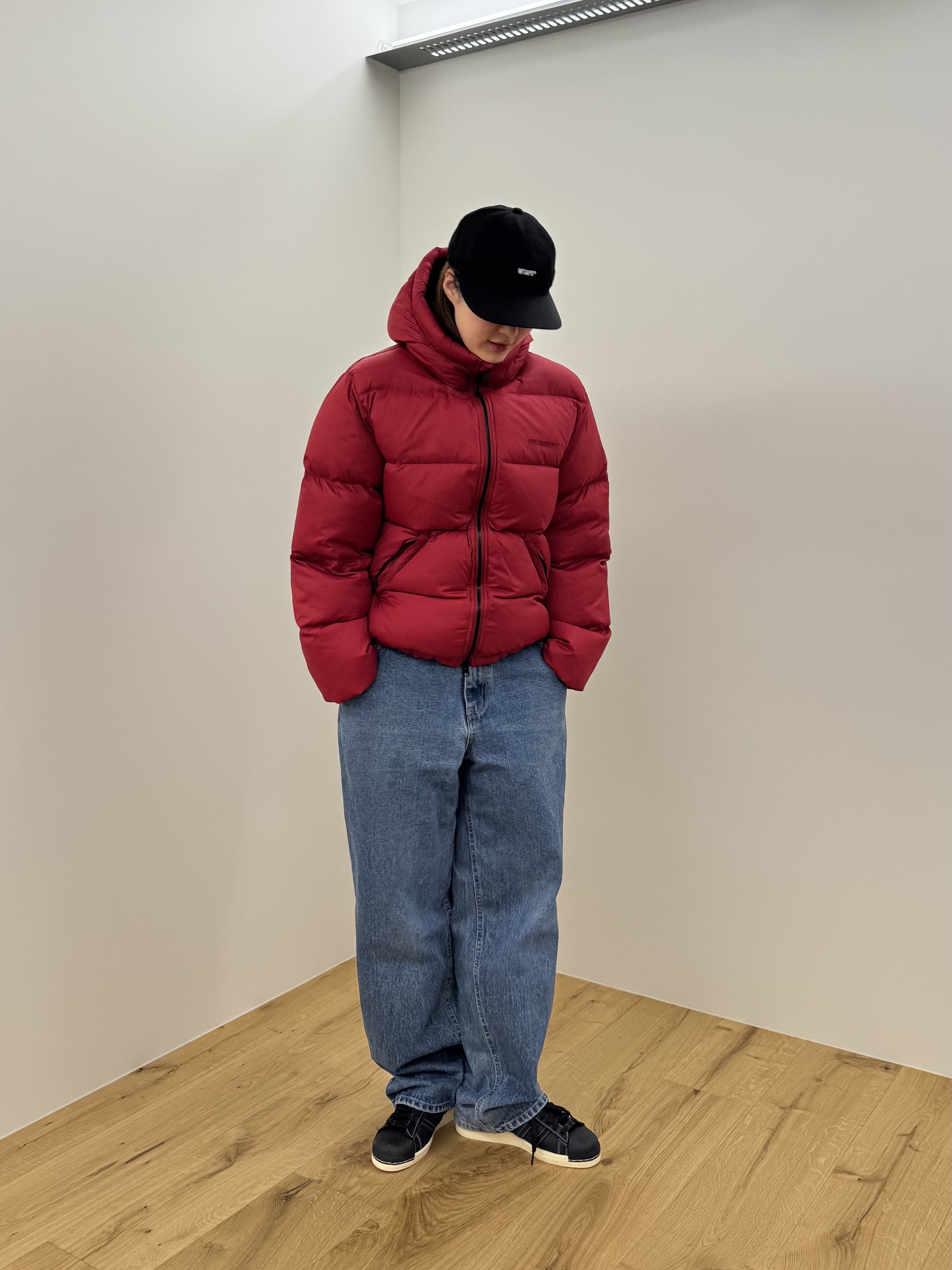 QT8 GARMENTS Duck Down Heavyweight Hoodie Jacket Red, QT8 Garments TL Denim Carpenter Pant Deep Blue 착용 스타일 - 2
