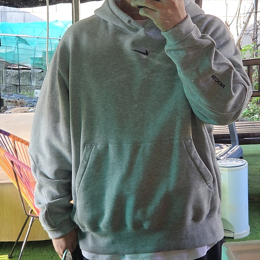 Nike x Drake Nocta Fleece Hoodie Dark Grey Heather (FN7659-063) 착용 스타일 - 1