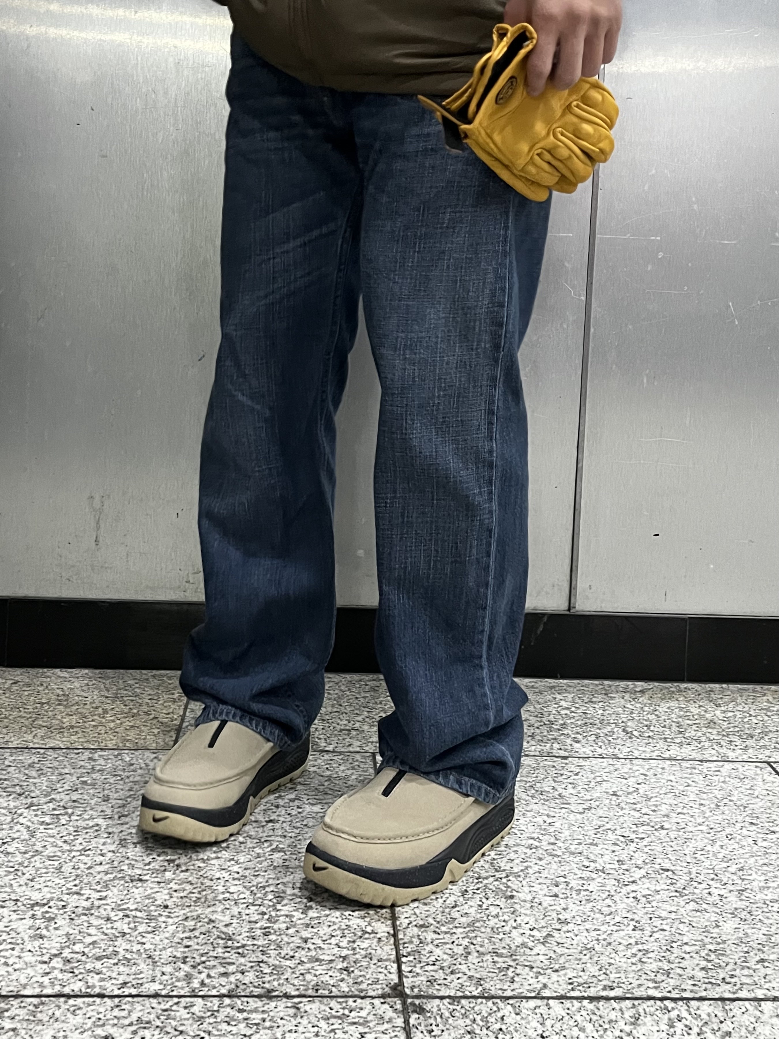 Nike ACG Izy Khaki and Black 착용 스타일 - 2