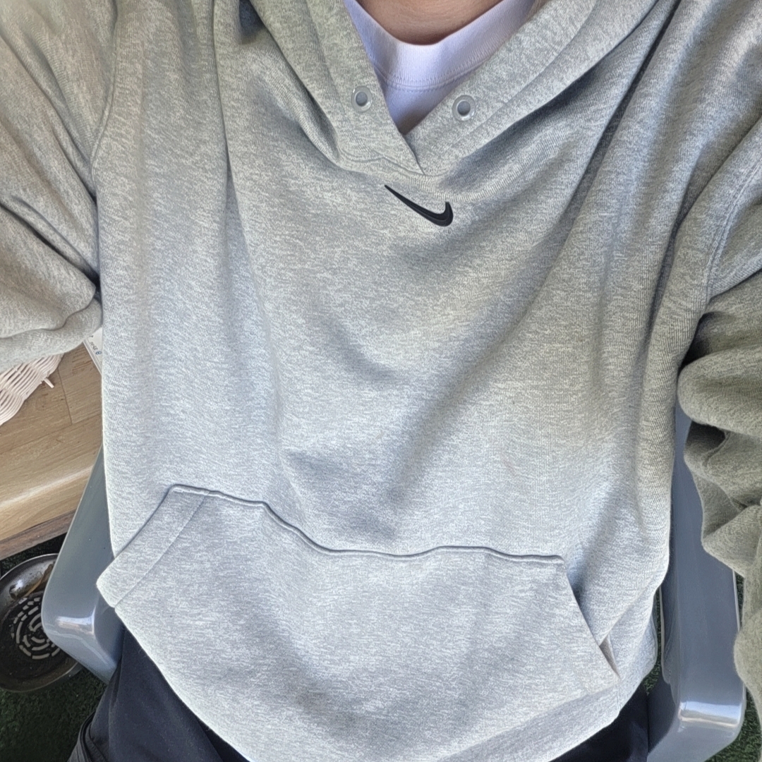 Nike x Drake Nocta Fleece Hoodie Dark Grey Heather (FN7659-063) 착용 스타일 - 2