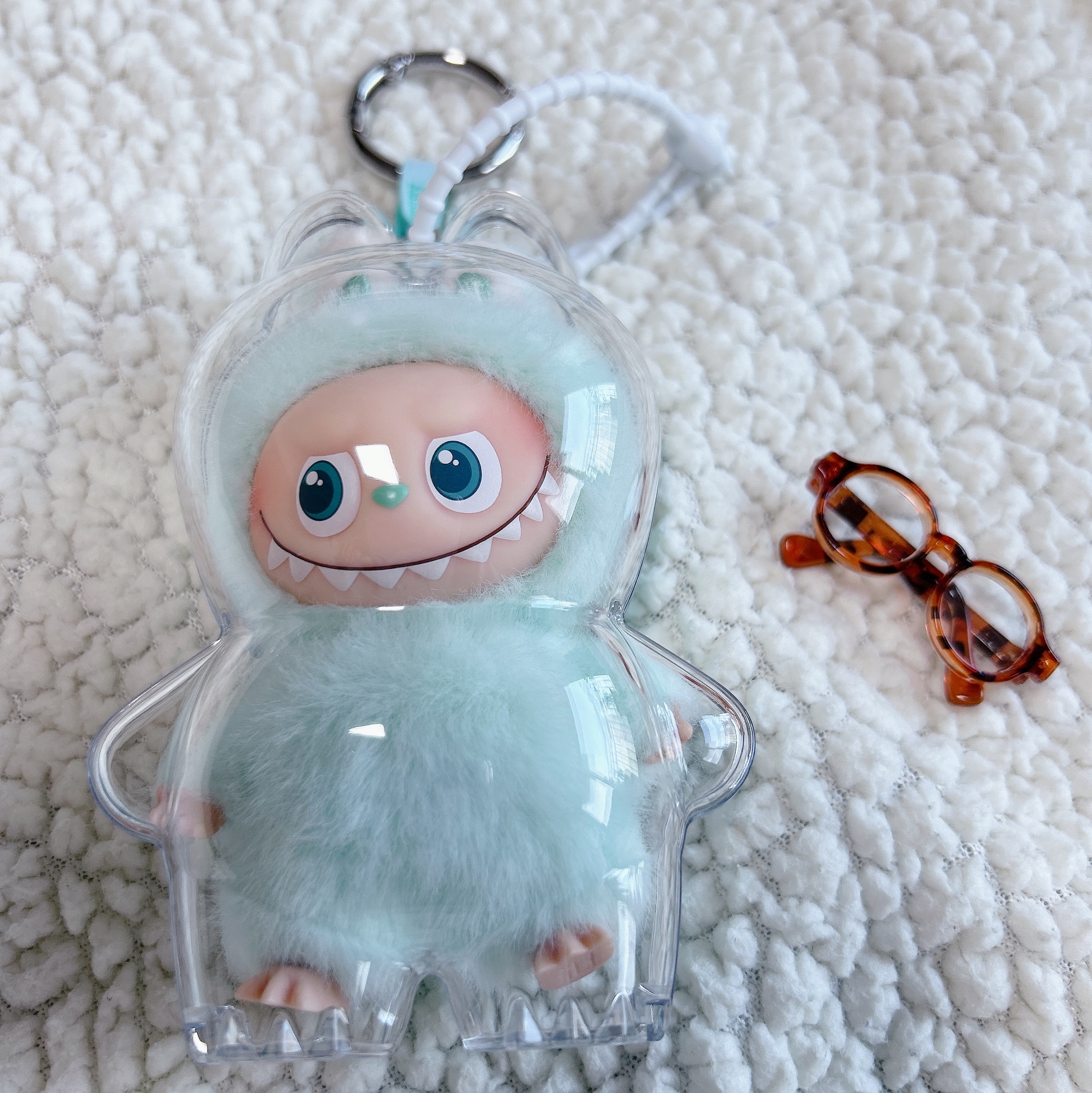Pop Mart Labubu The Monsters Pin For Love Series Vinyl Plush Pendant Sealed Case (A-M) (1 Blind Box) 착용 스타일