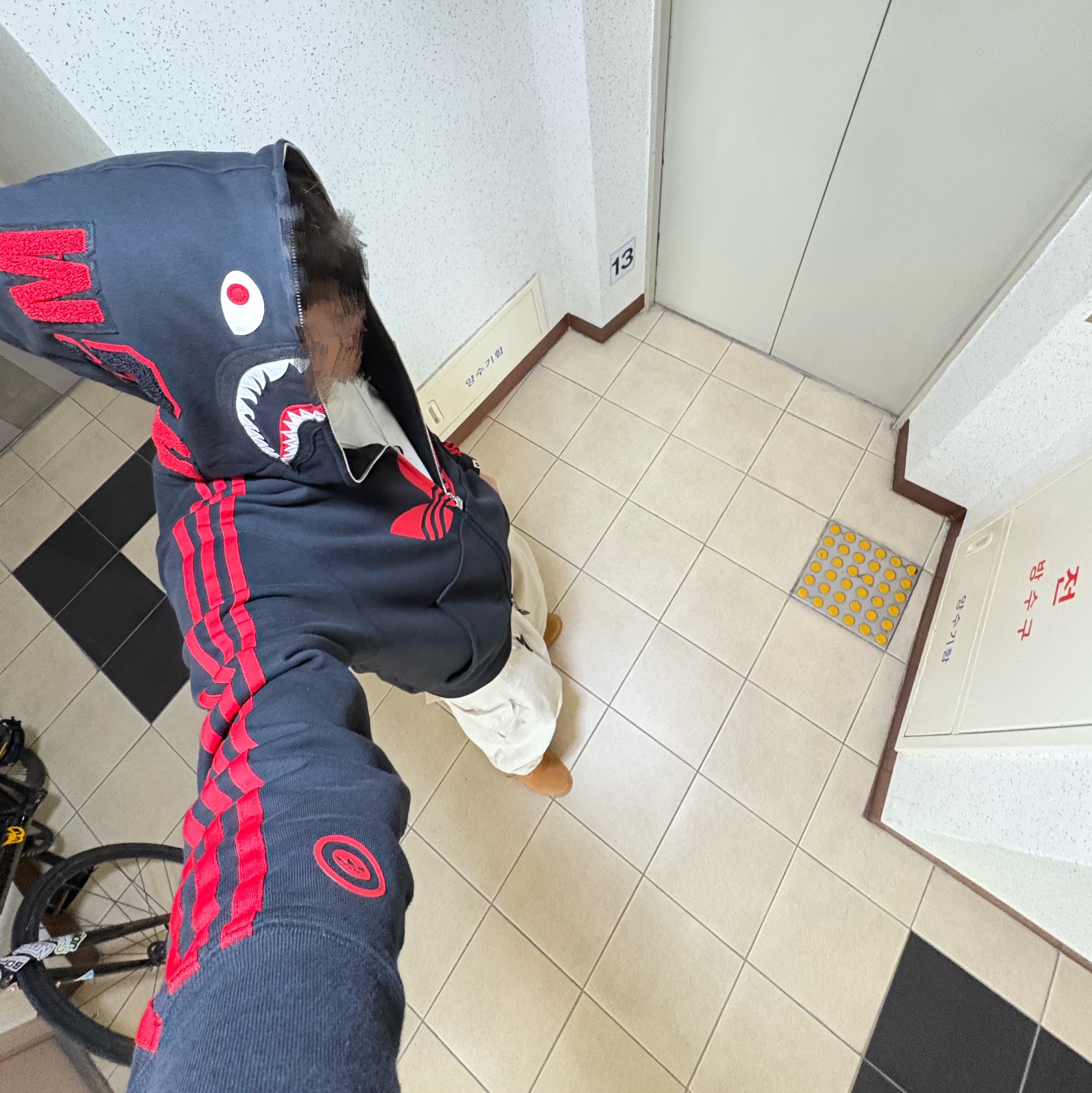 Adidas x BAPE Ultimate Shark Hoodie Black - US Sizing, Timberland Premium 6 inch Waterproof Boot Wheat Nubuck - Wide 착용 스타일
