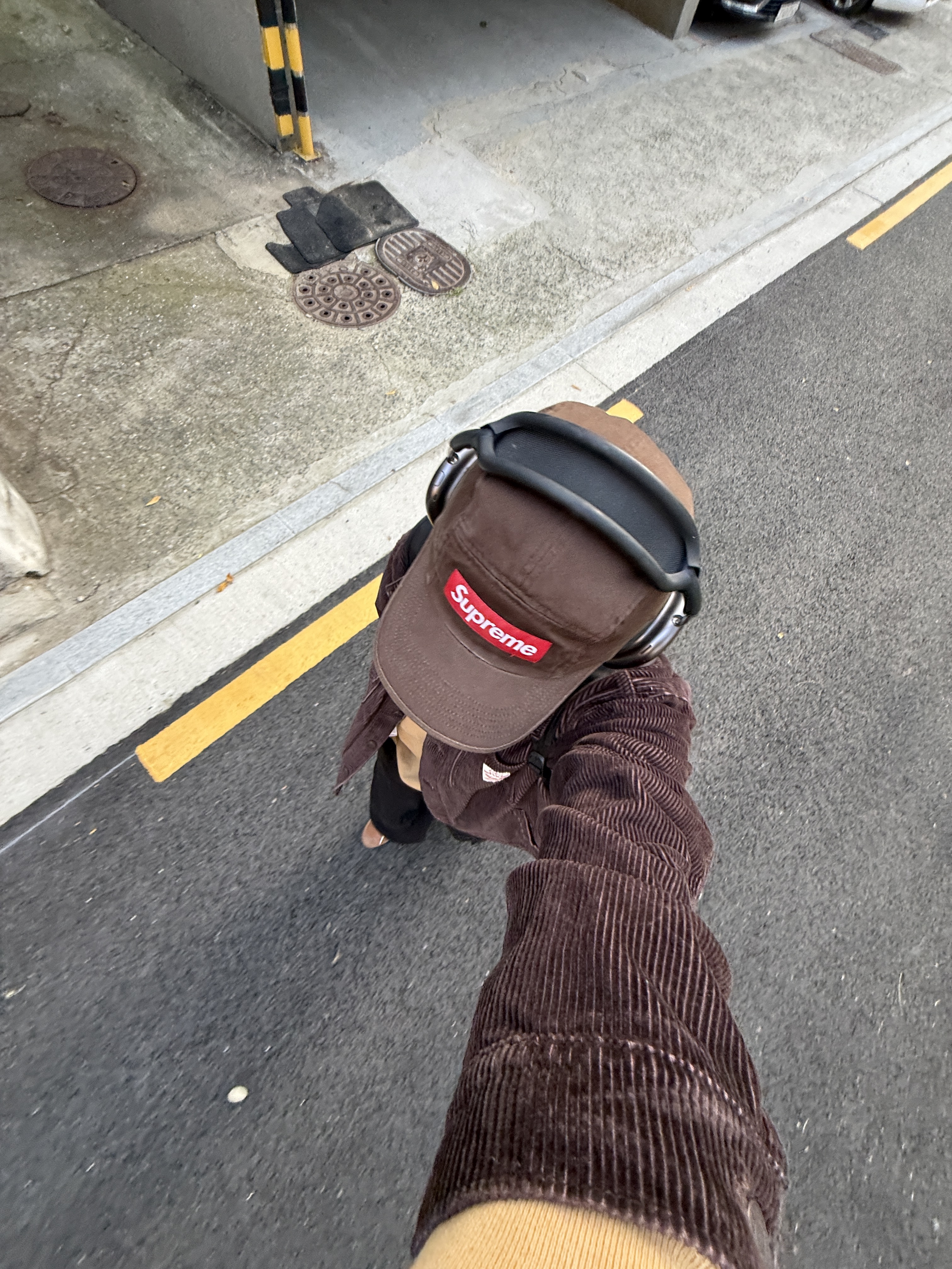 Supreme Washed Chino Twill Camp Cap Brown - 21FW, Stussy x Our Legacy Drop Shadow Crew Khaki 착용 스타일 - 3