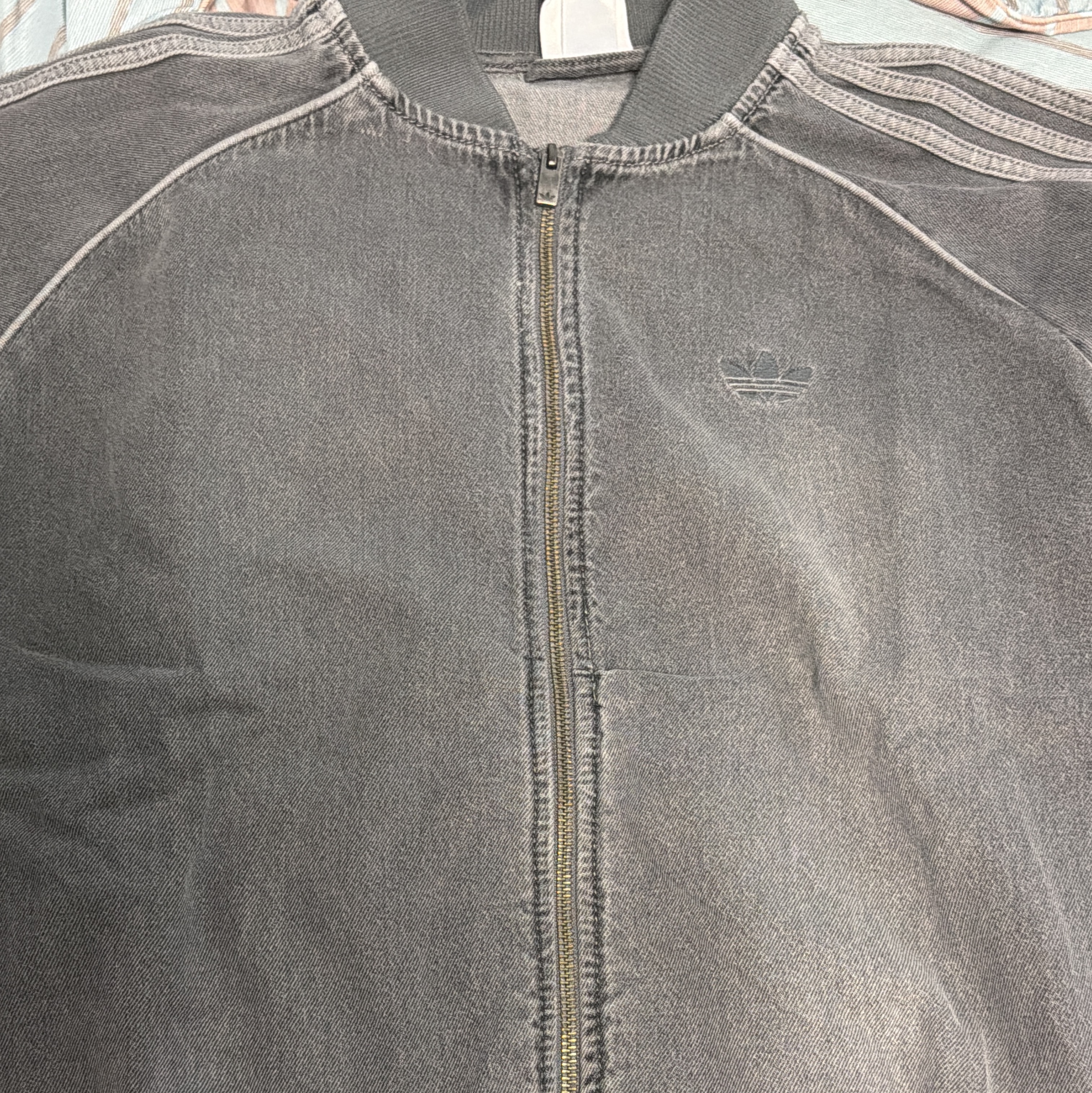 Adidas SST Adicolor Loose SST Denim Black Wash Jacket Denim - US Sizing 착용 스타일 - 2