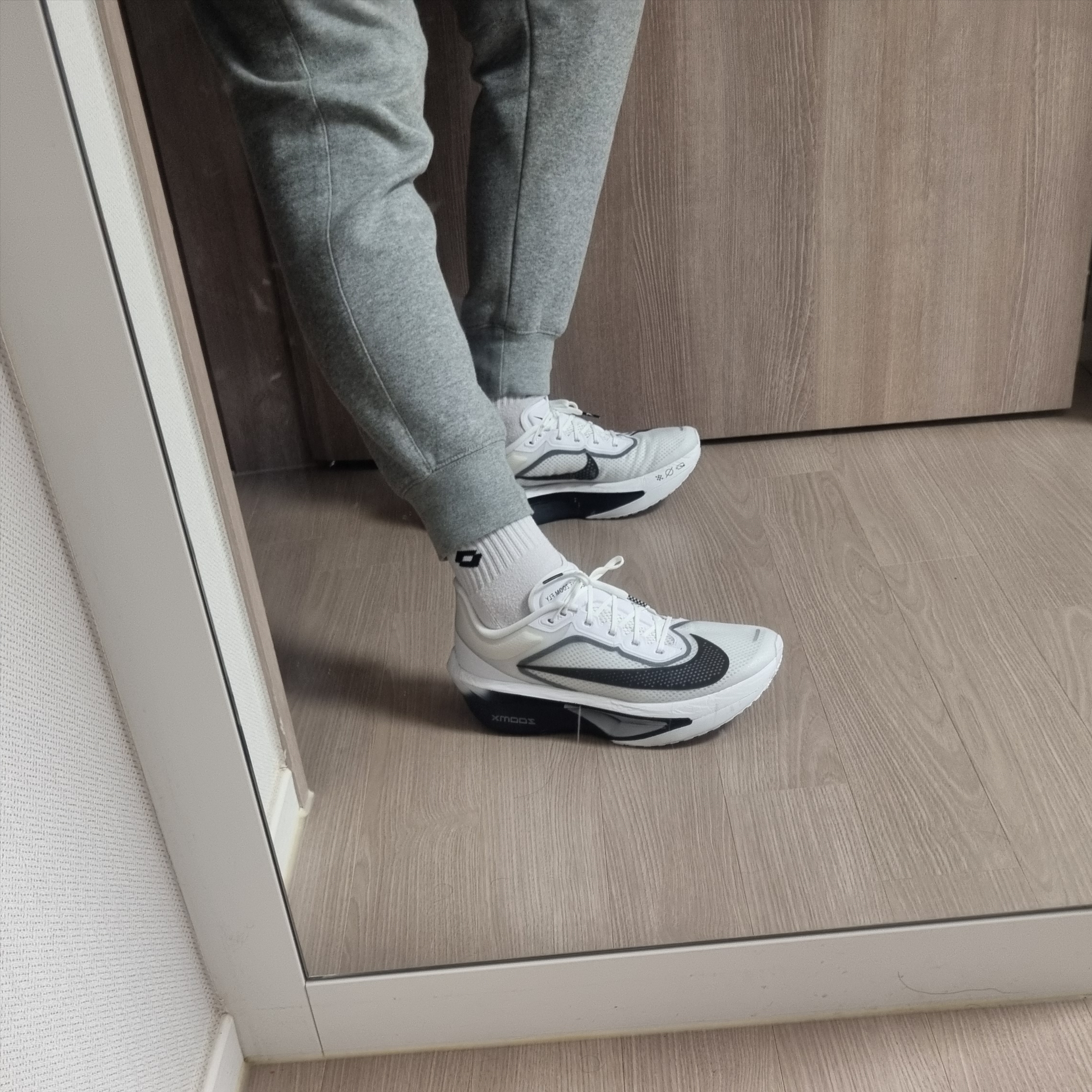 Nike Zoom Fly 6 White Smoke Grey 착용 스타일 - 2