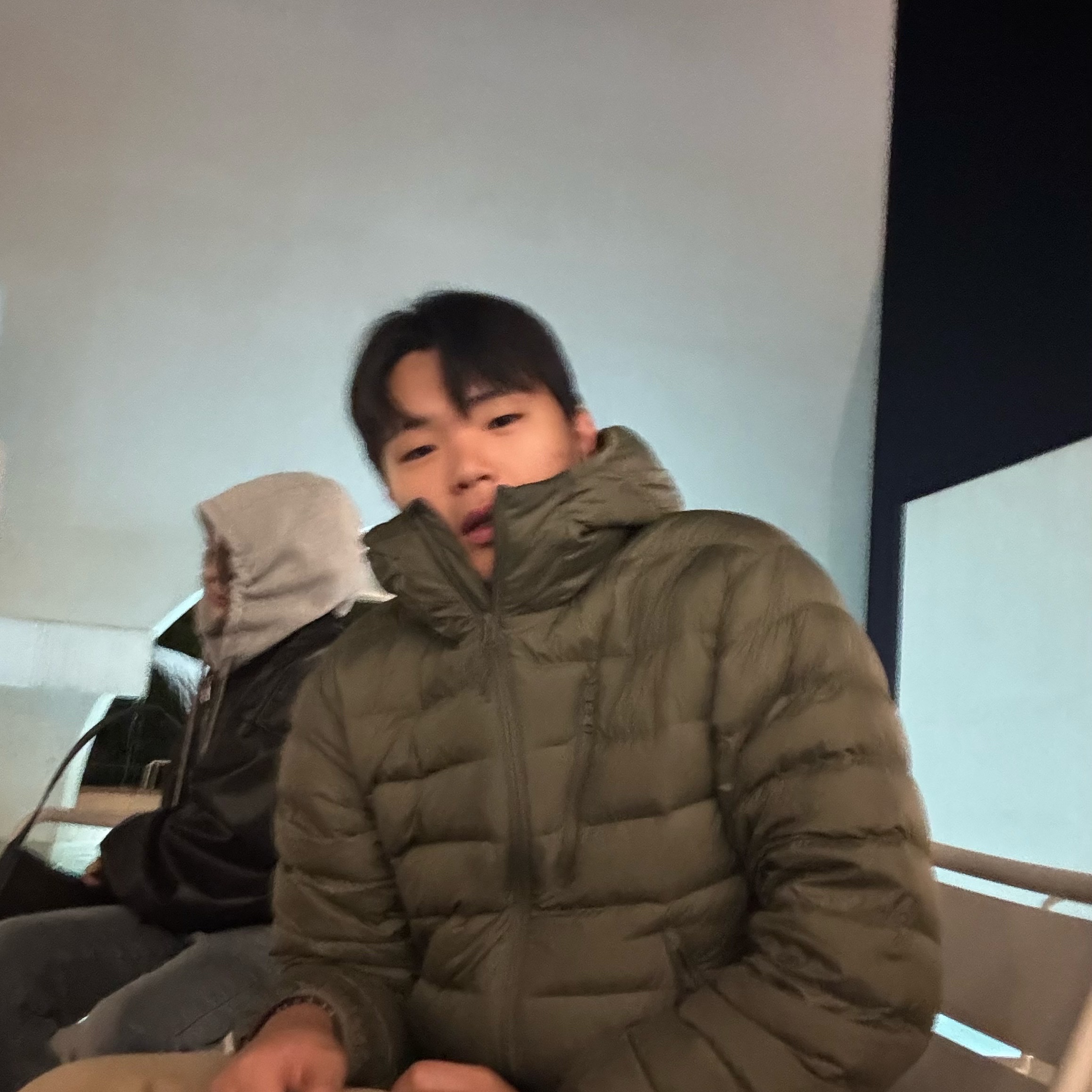 Musinsa Standard City Leisure Hooded Light Down Jacket Khaki 착용 스타일 - 1