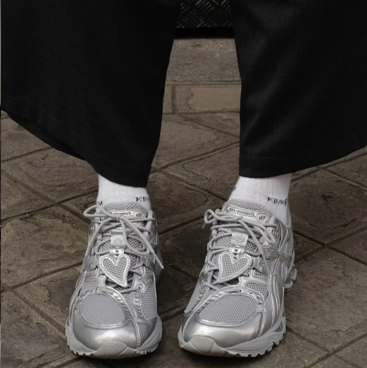 Asics x KIMHEKIM Gel-Nimbus 10.1 Silver 착용 스타일 - 2